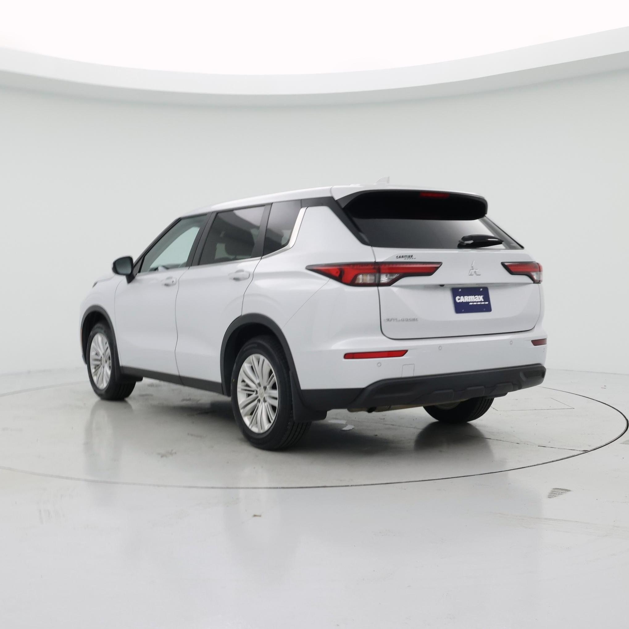 Thumbnail: 2024 Mitsubishi Outlander - 2