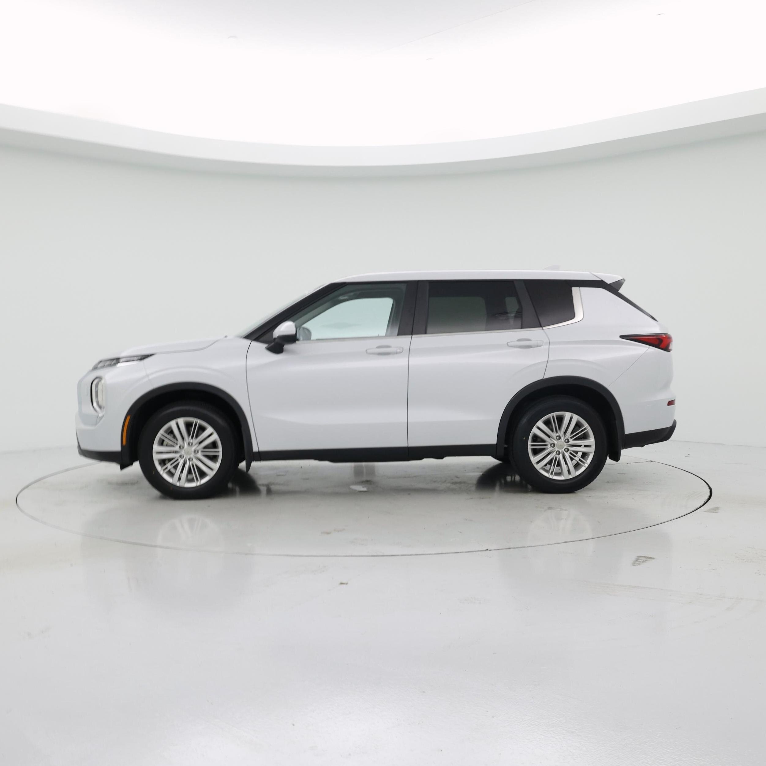Thumbnail: 2024 Mitsubishi Outlander - 3