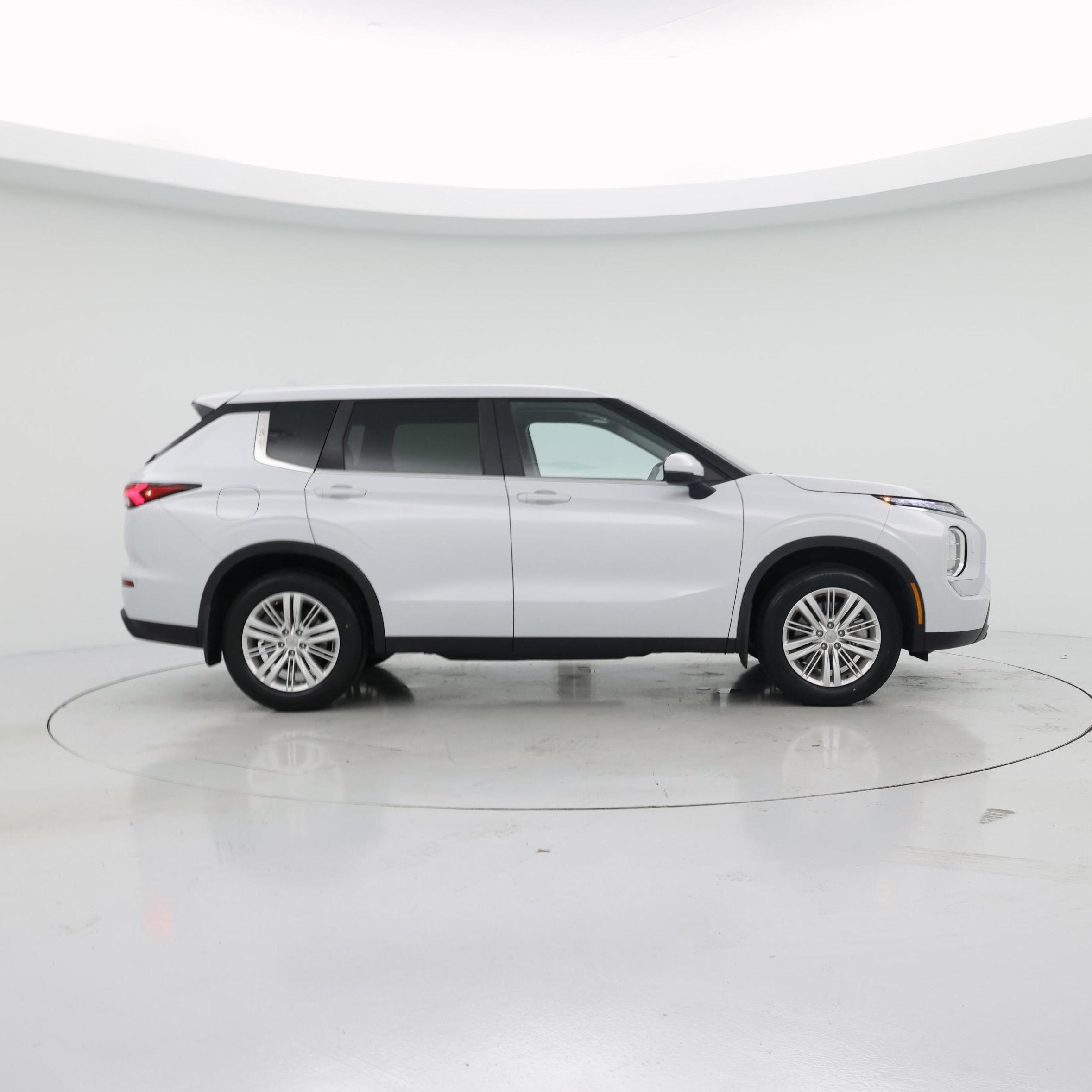 Thumbnail: 2024 Mitsubishi Outlander - 7