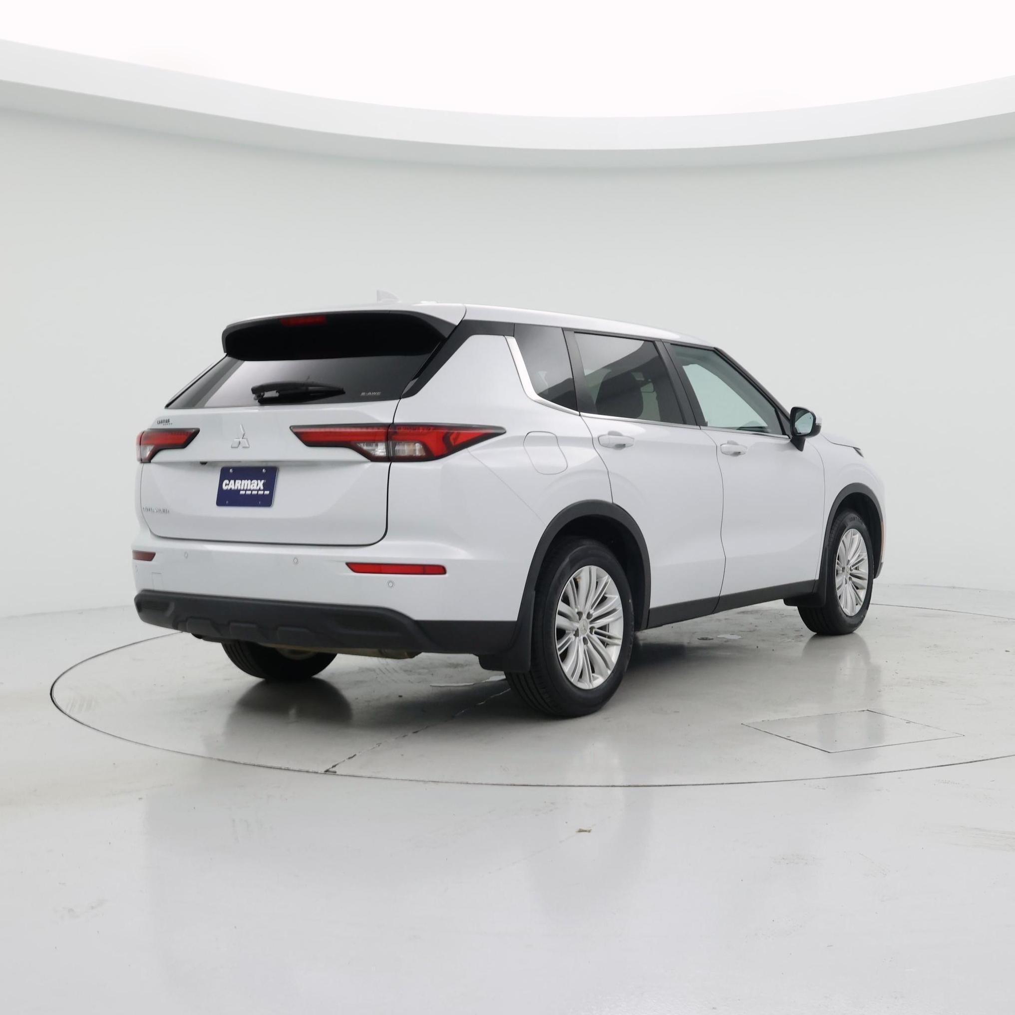 Thumbnail: 2024 Mitsubishi Outlander - 8