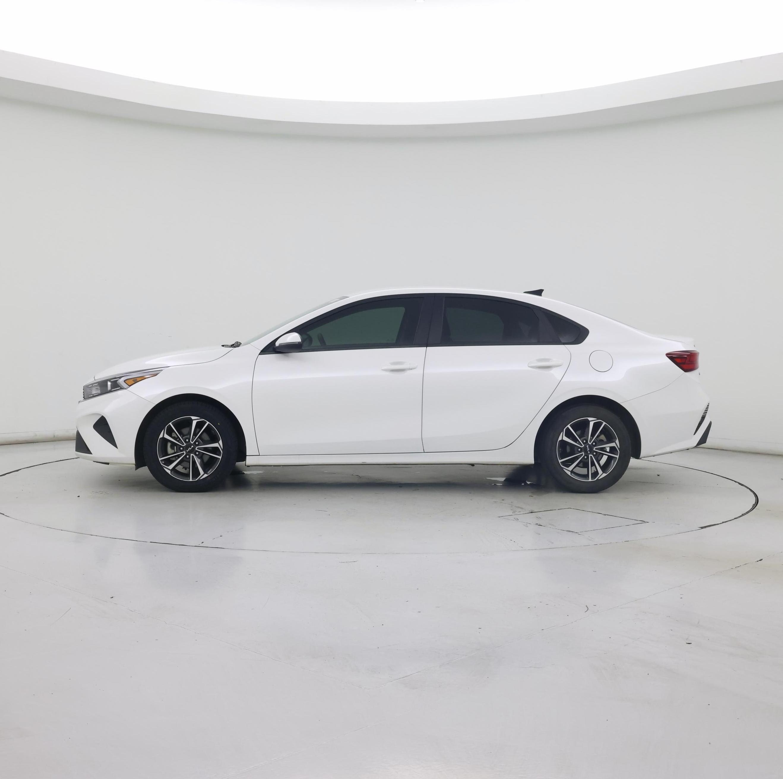 Thumbnail: 2024 Kia Forte - 3