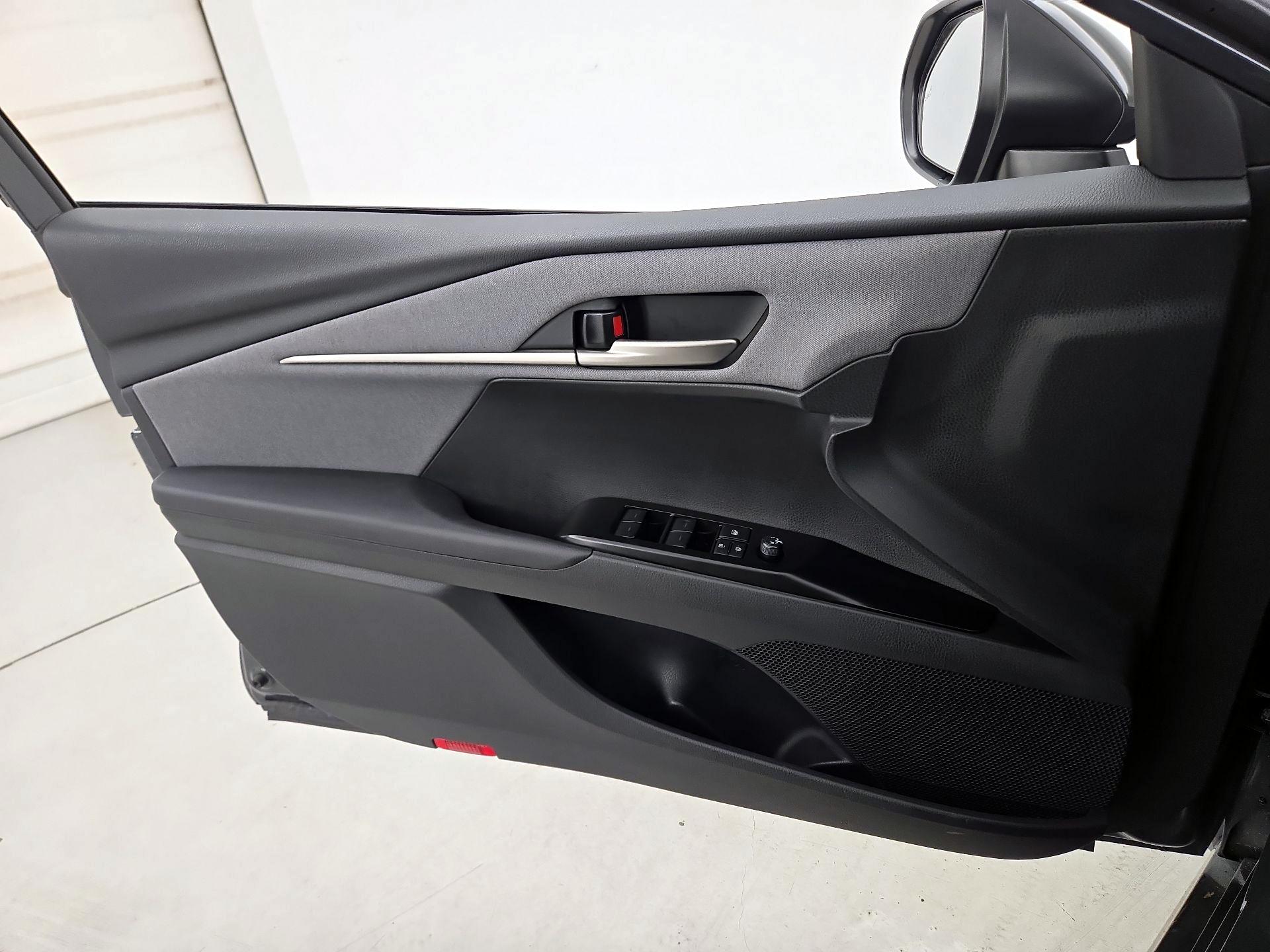 Thumbnail: 2025 Toyota Camry - 12