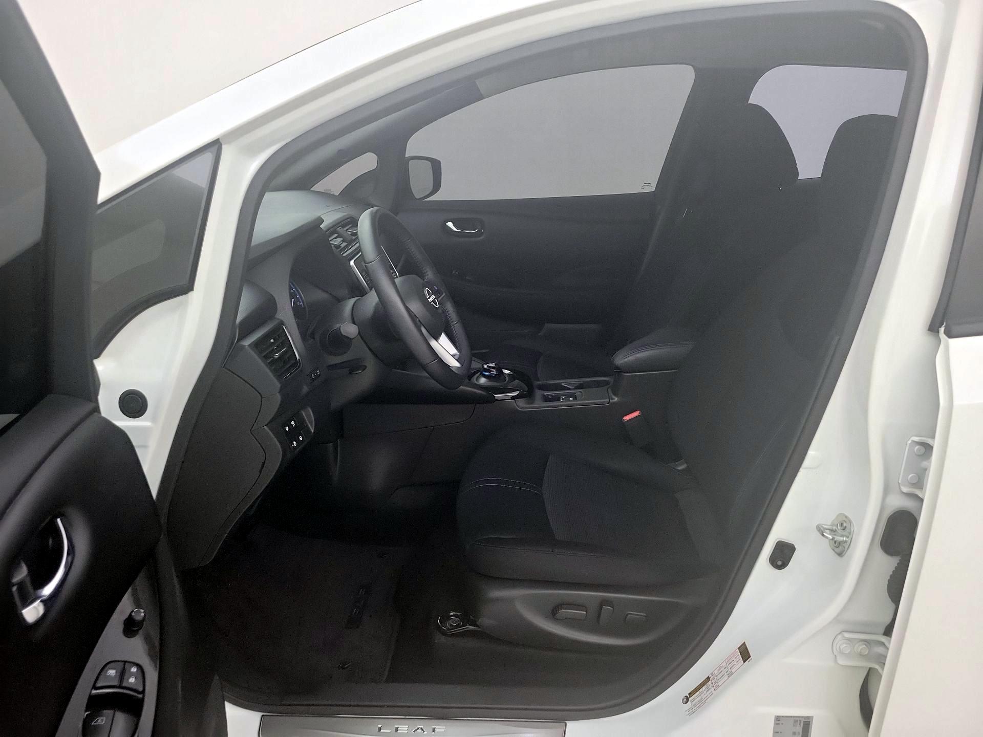 Thumbnail: 2024 Nissan Leaf - 11