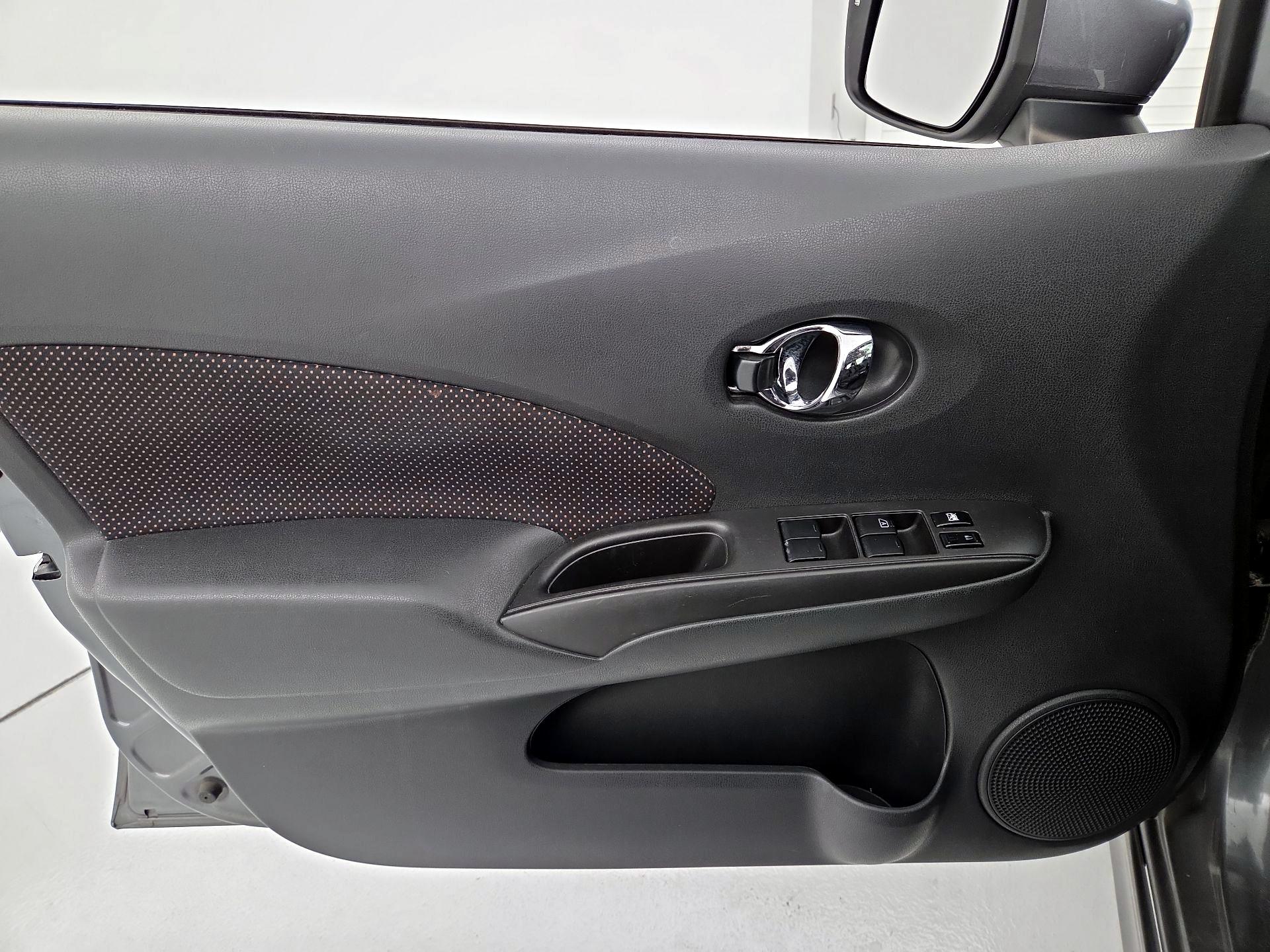 Thumbnail: 2016 Nissan Versa Note - 12