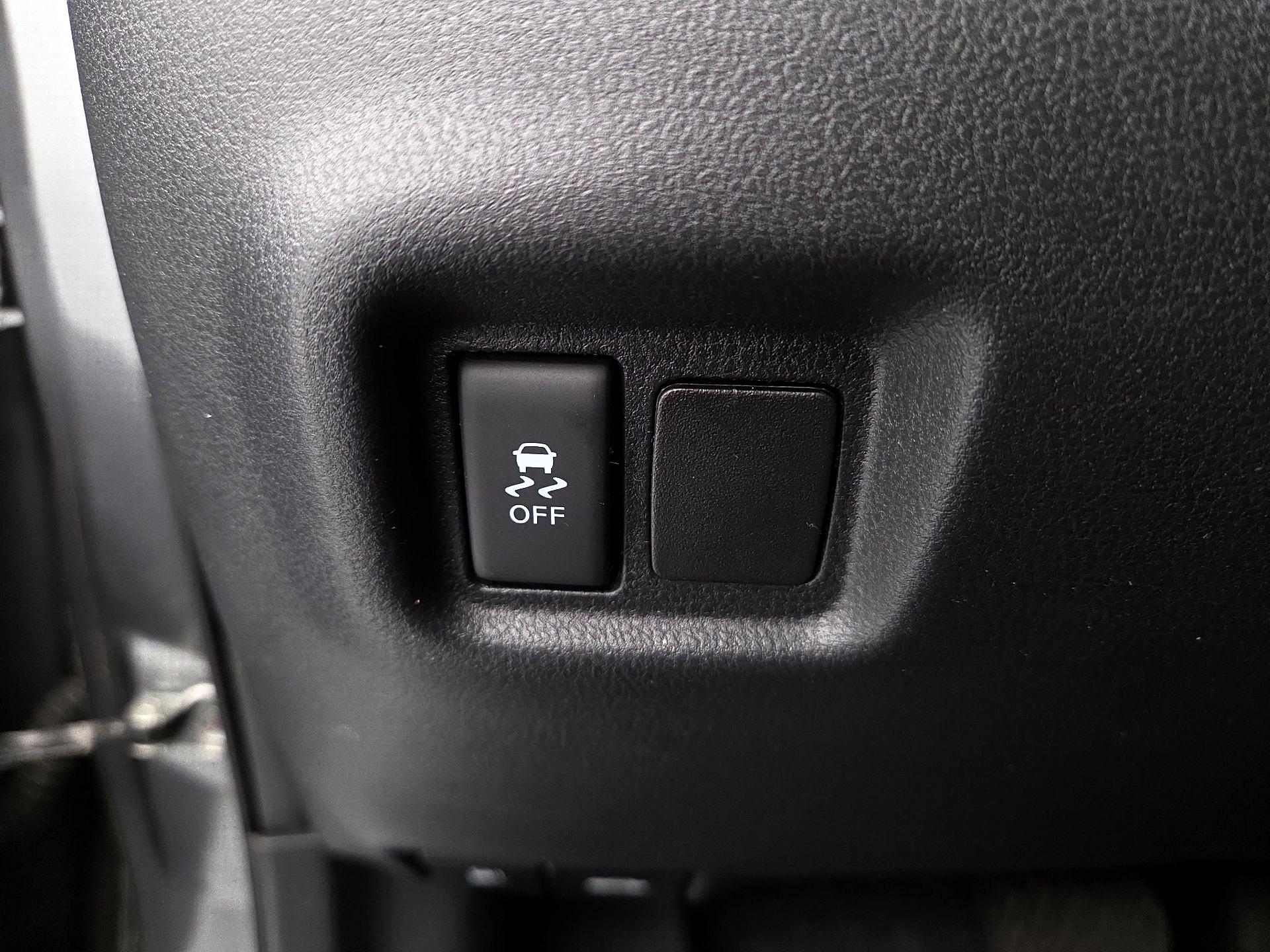Thumbnail: 2016 Nissan Versa Note - 13
