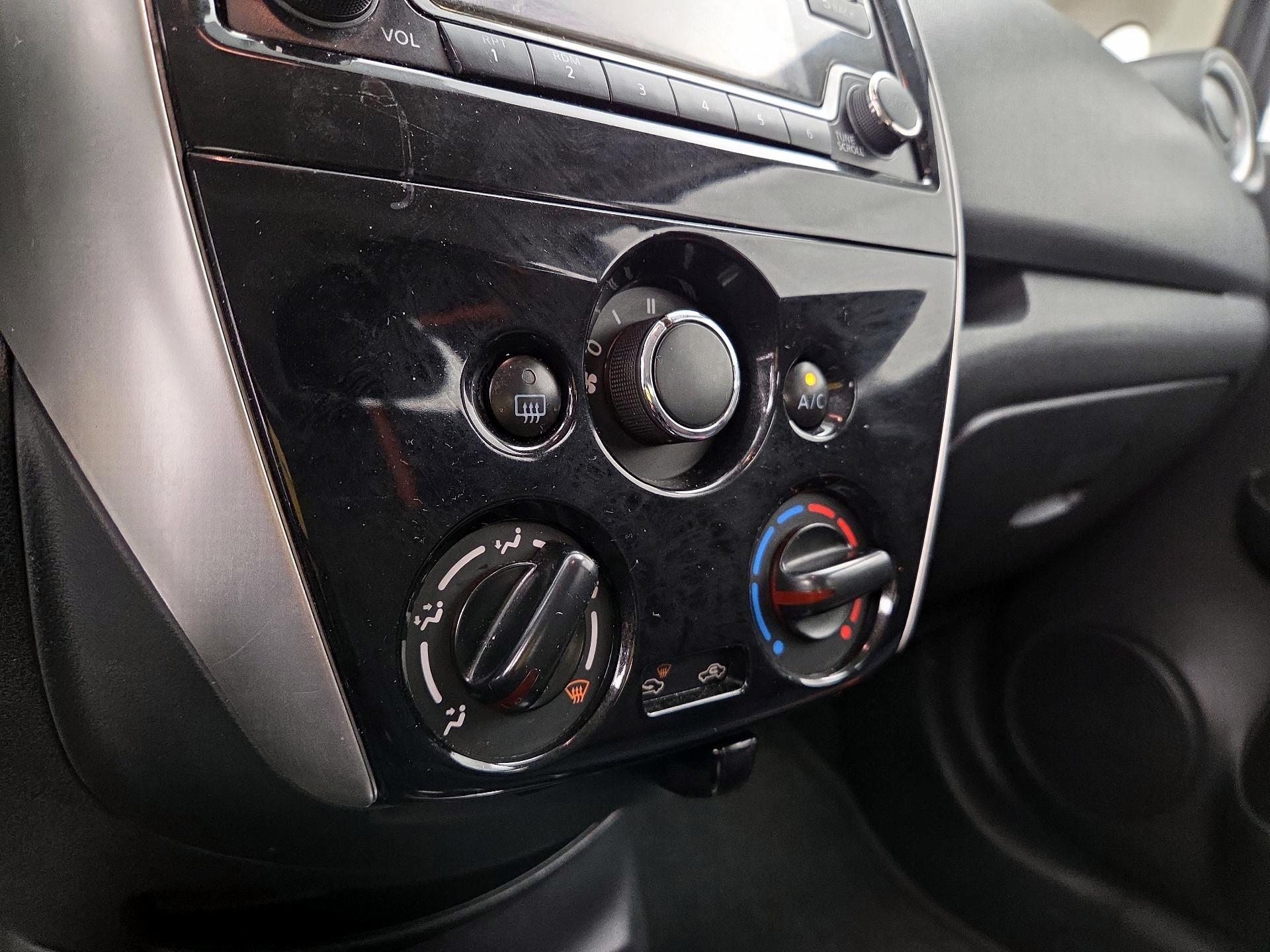 Thumbnail: 2016 Nissan Versa Note - 16
