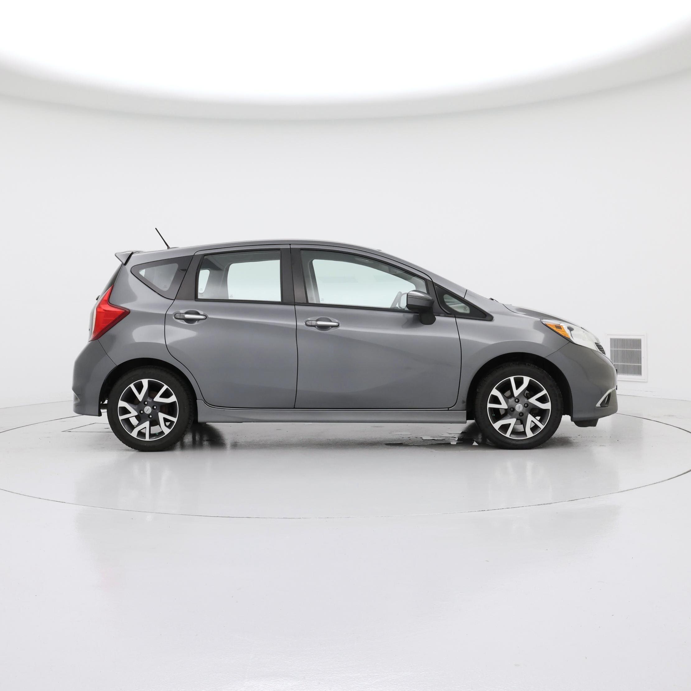 Thumbnail: 2016 Nissan Versa Note - 7
