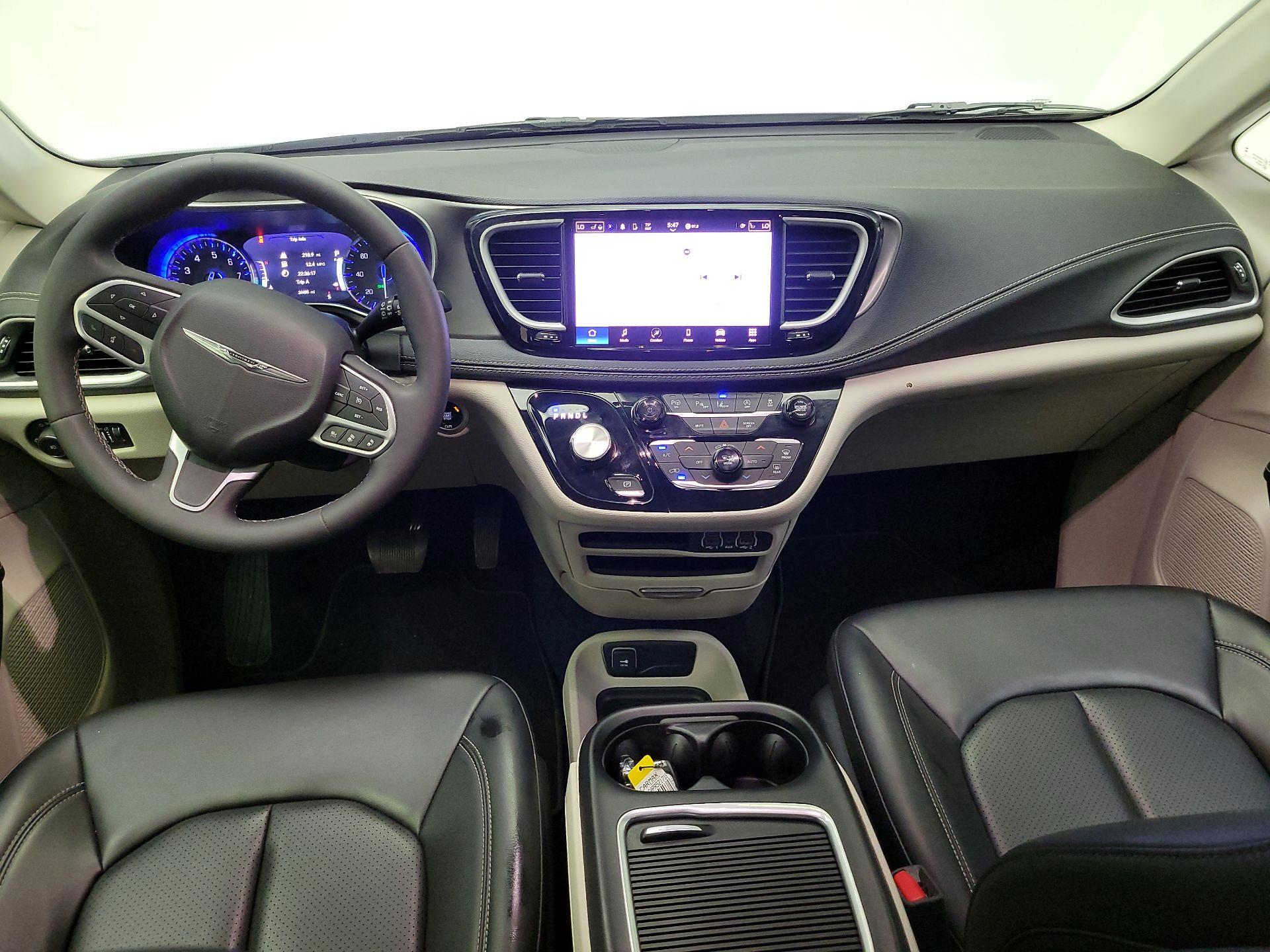 Thumbnail: 2023 Chrysler Pacifica - 9