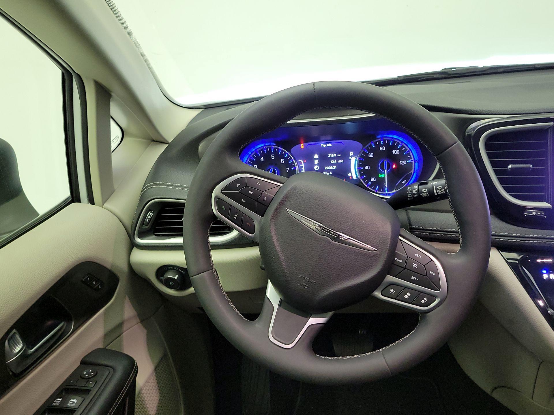 Thumbnail: 2023 Chrysler Pacifica - 10