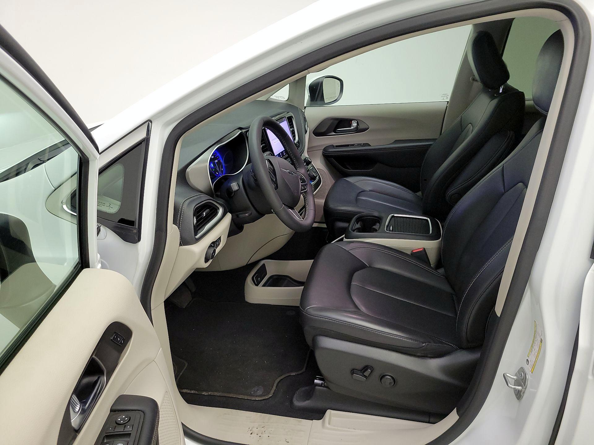 Thumbnail: 2023 Chrysler Pacifica - 11