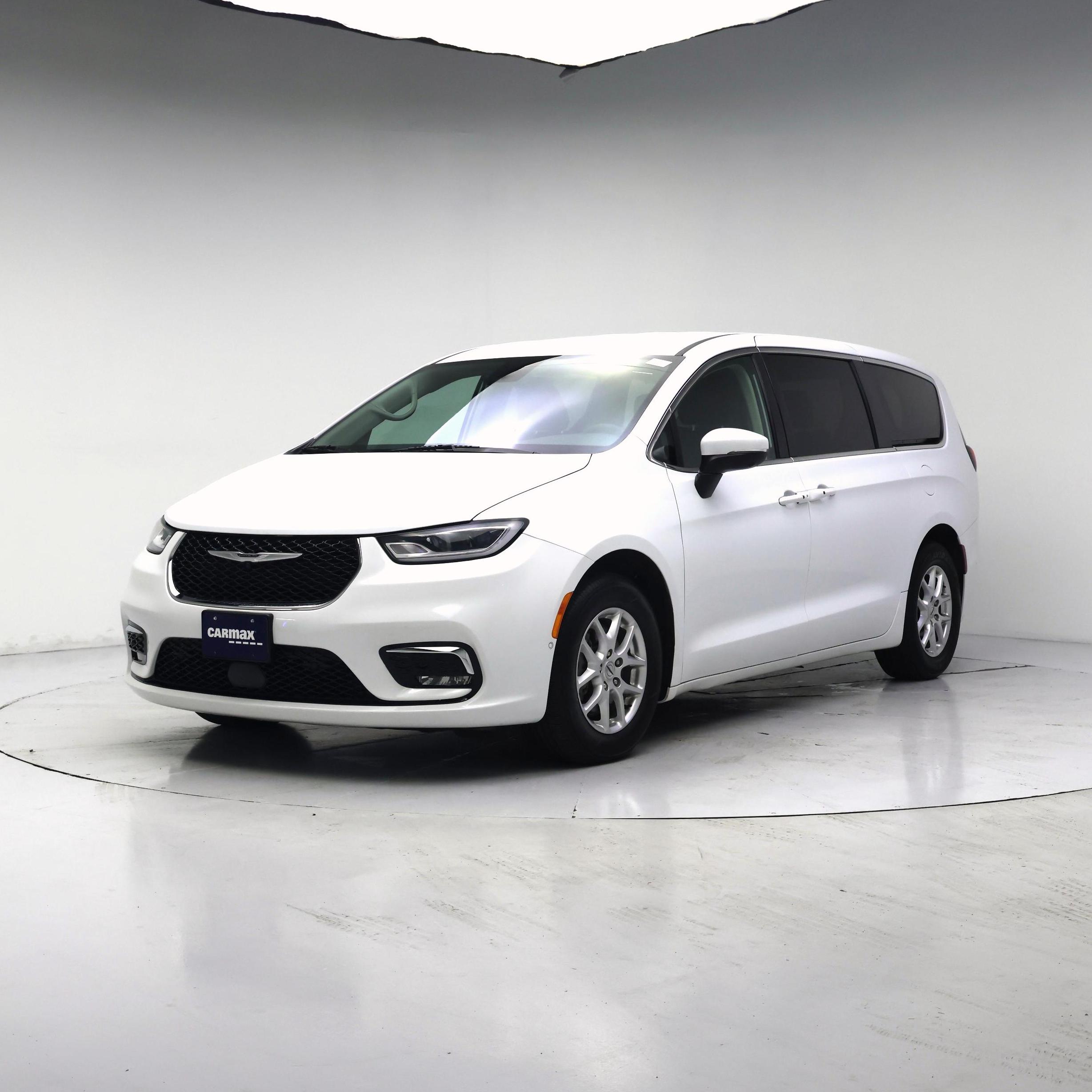 Thumbnail: 2023 Chrysler Pacifica - 4