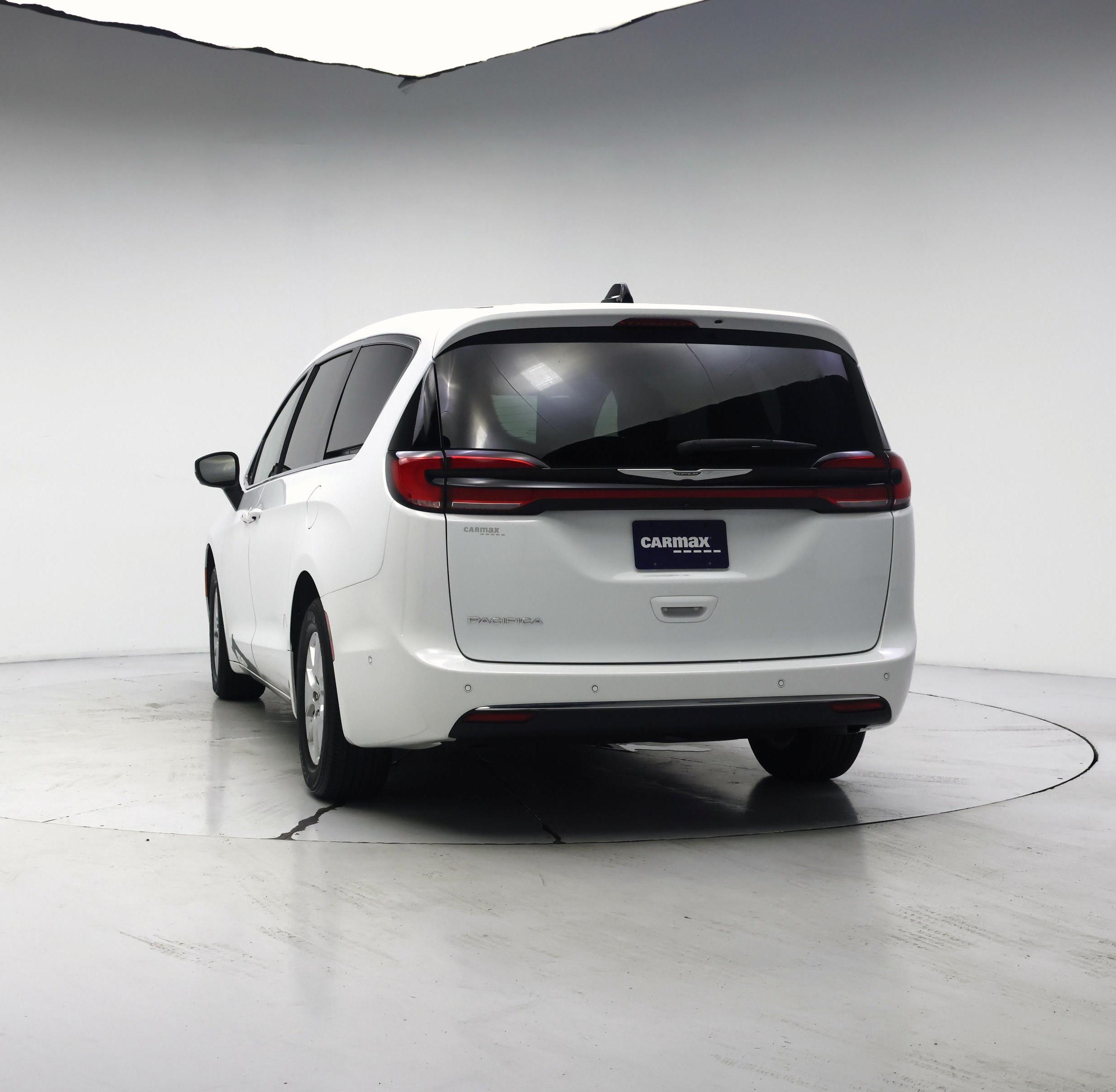 Thumbnail: 2023 Chrysler Pacifica - 6