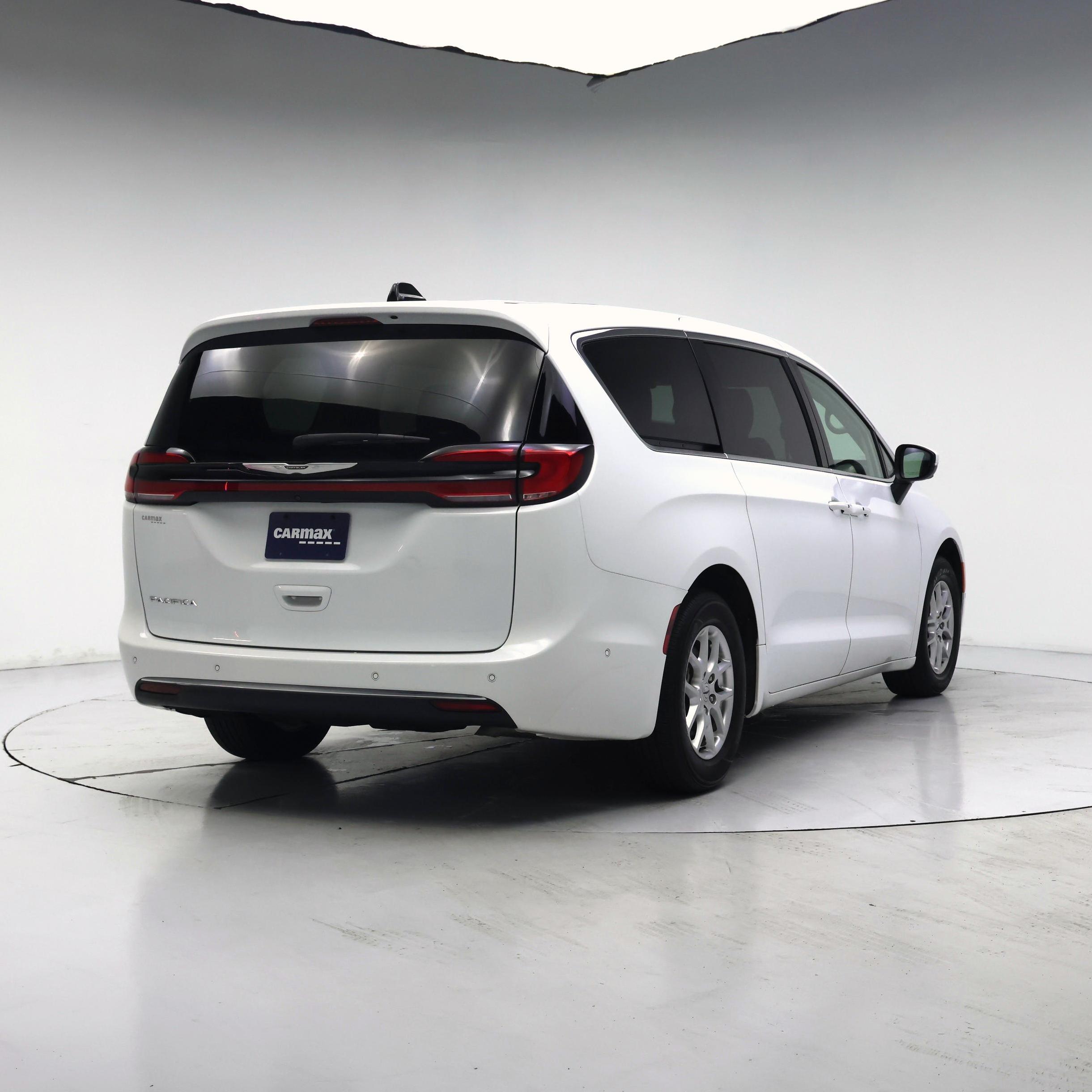 Thumbnail: 2023 Chrysler Pacifica - 8