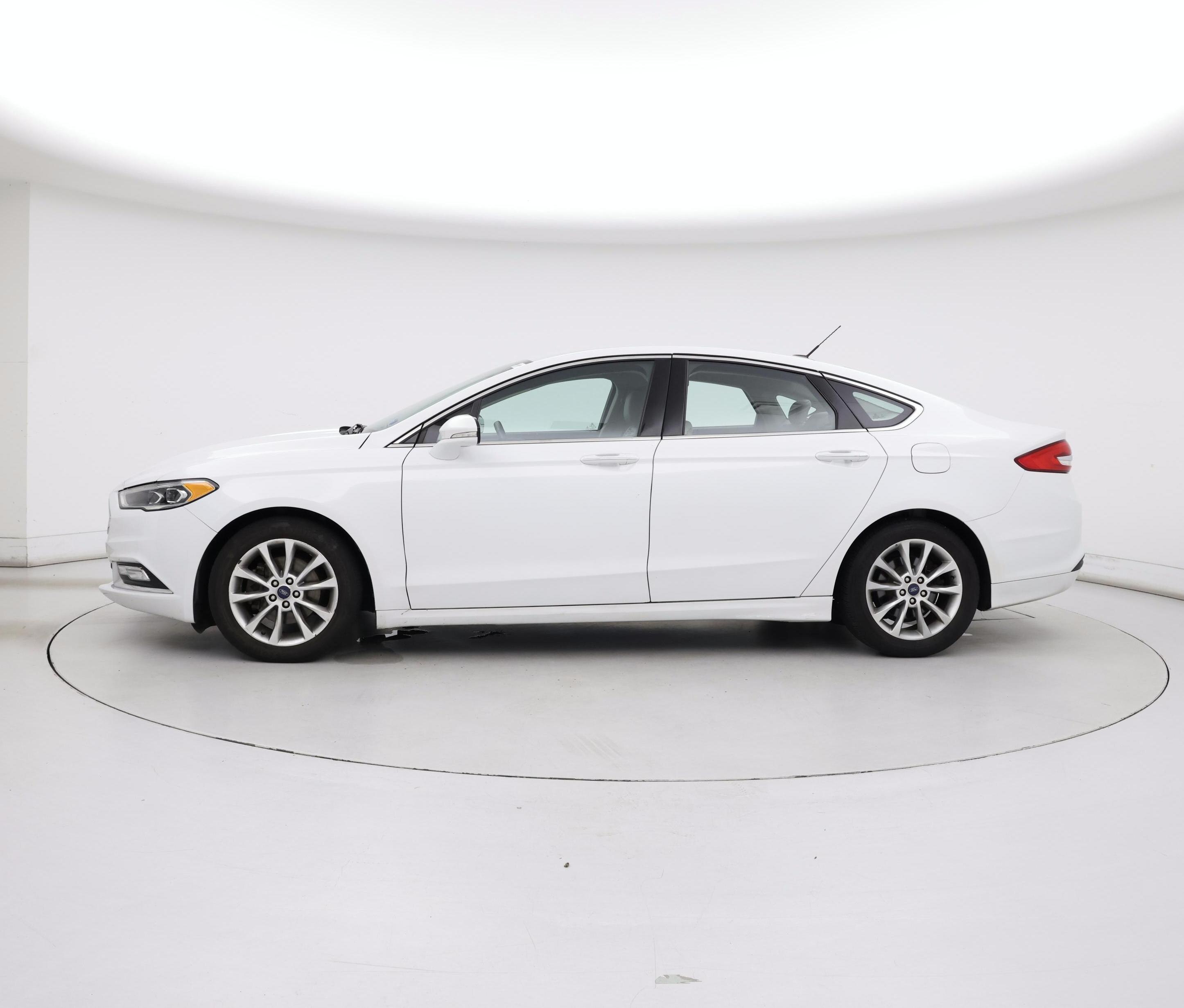 Thumbnail: 2017 Ford Fusion - 3