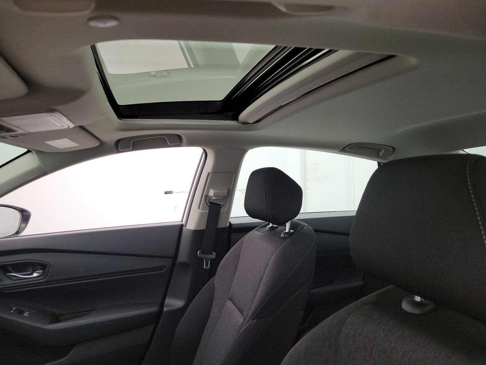 Sunroof(s) & Overhead Airbags