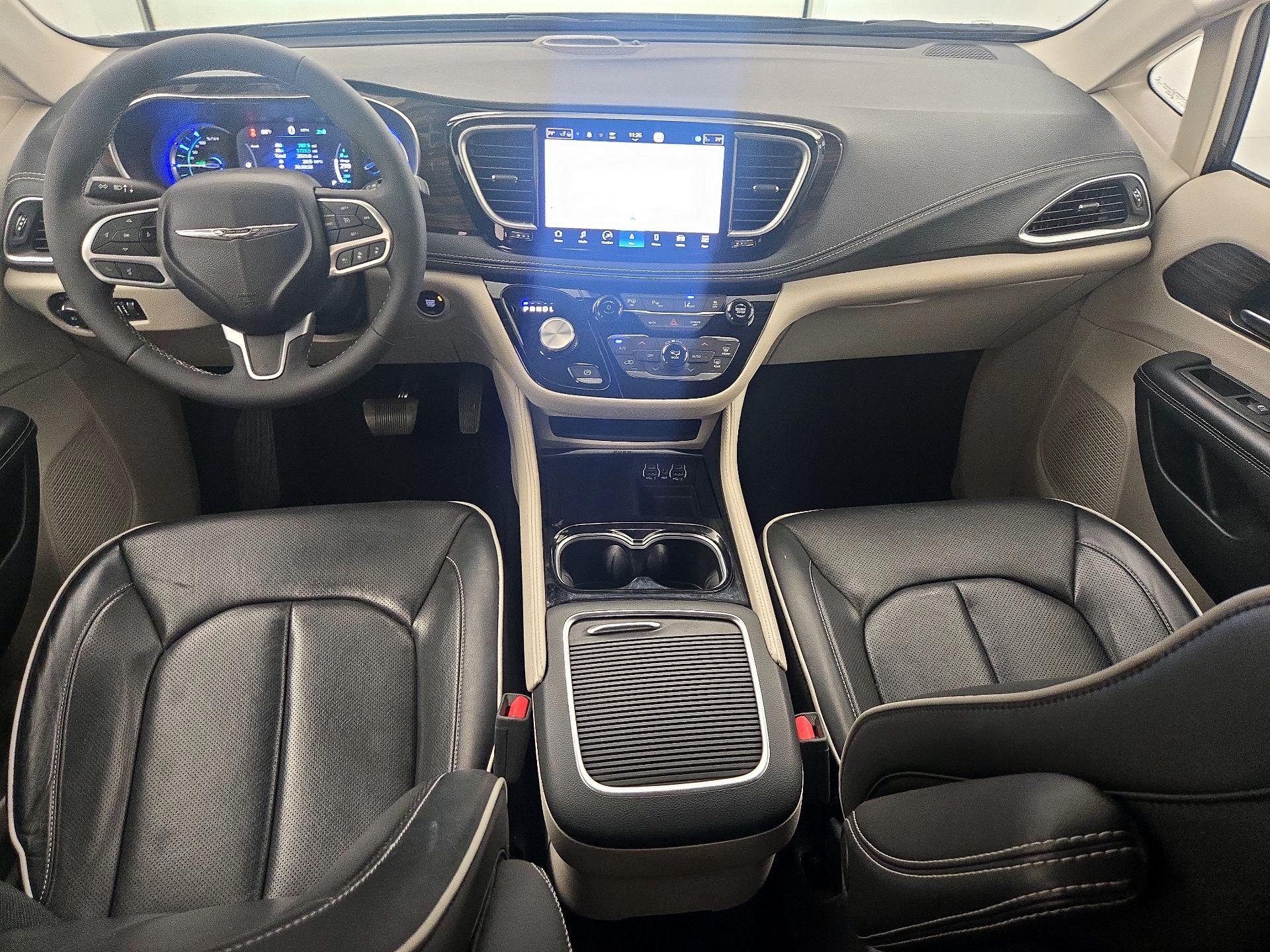 Thumbnail: 2023 Chrysler Pacifica - 9