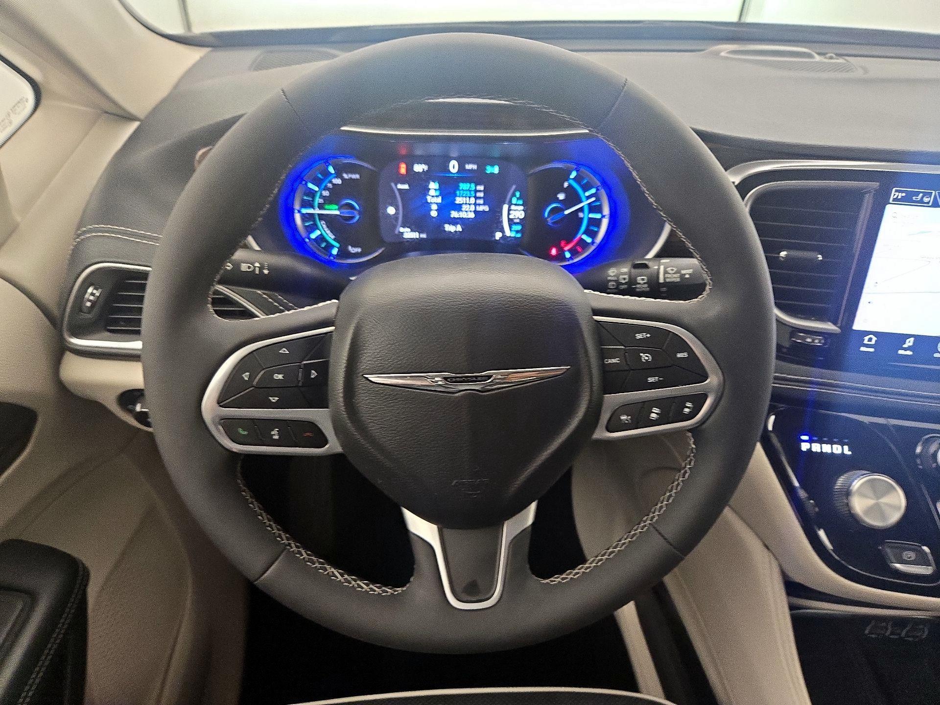 Thumbnail: 2023 Chrysler Pacifica - 10
