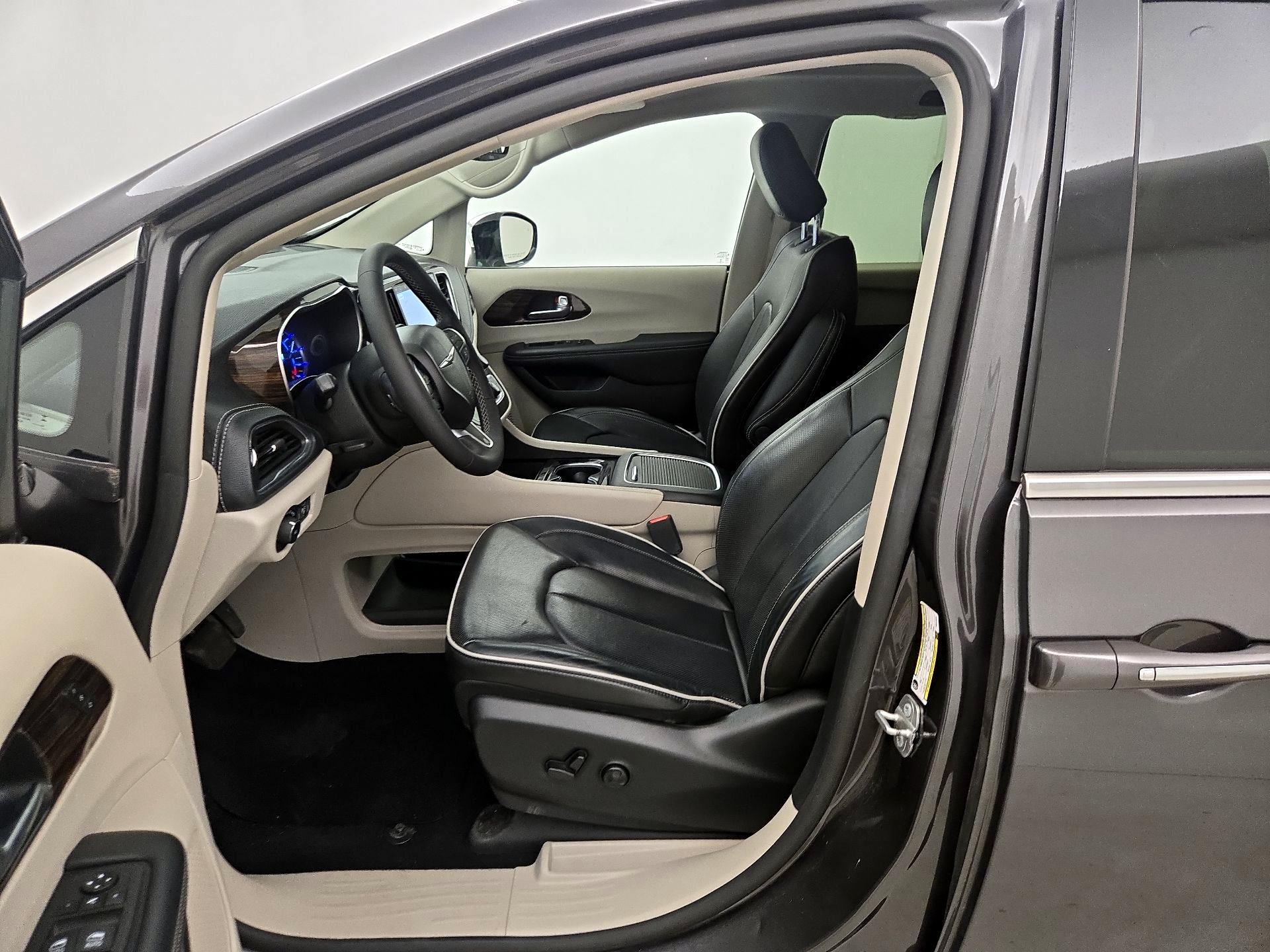 Thumbnail: 2023 Chrysler Pacifica - 11