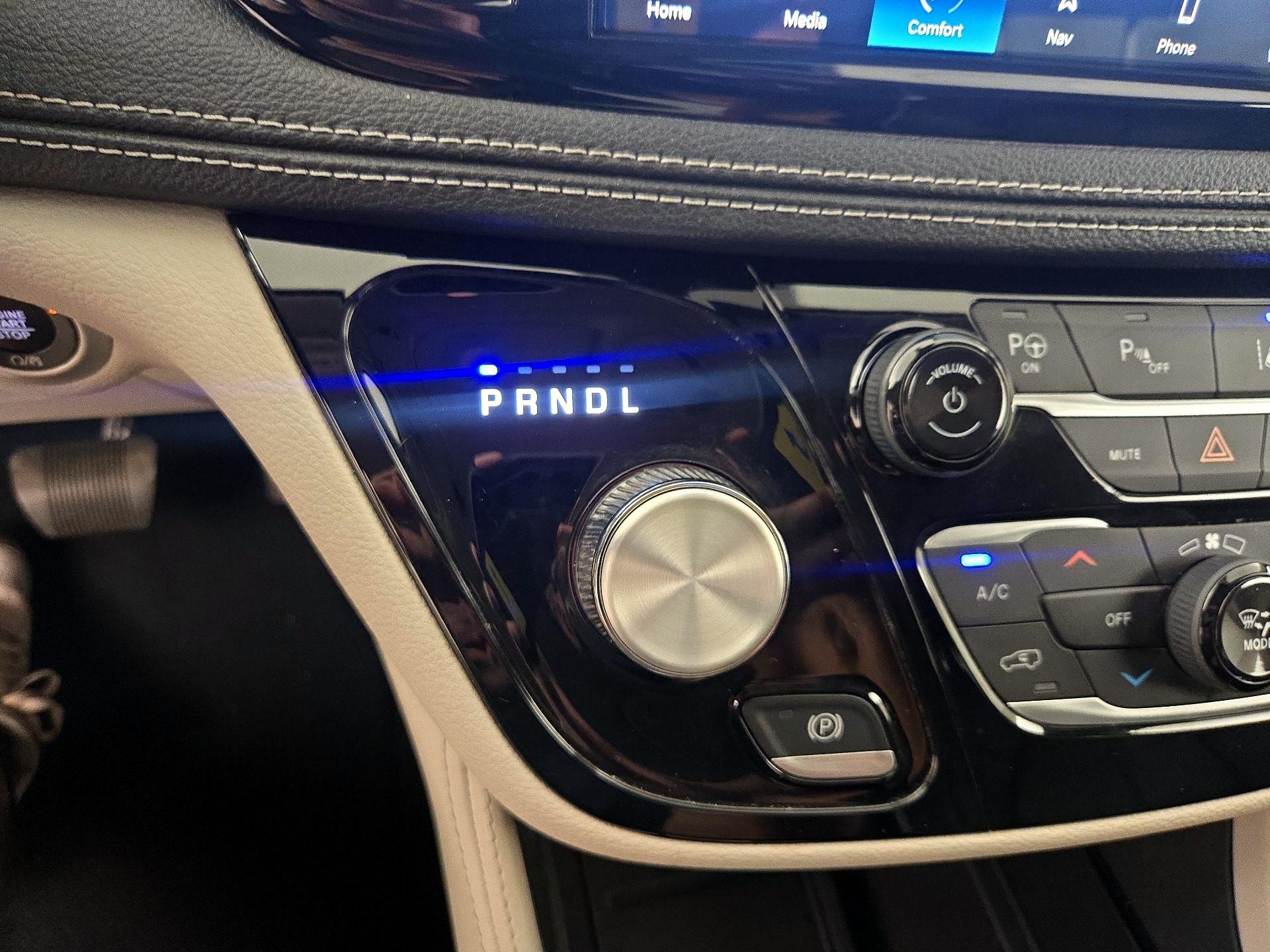 Thumbnail: 2023 Chrysler Pacifica - 18