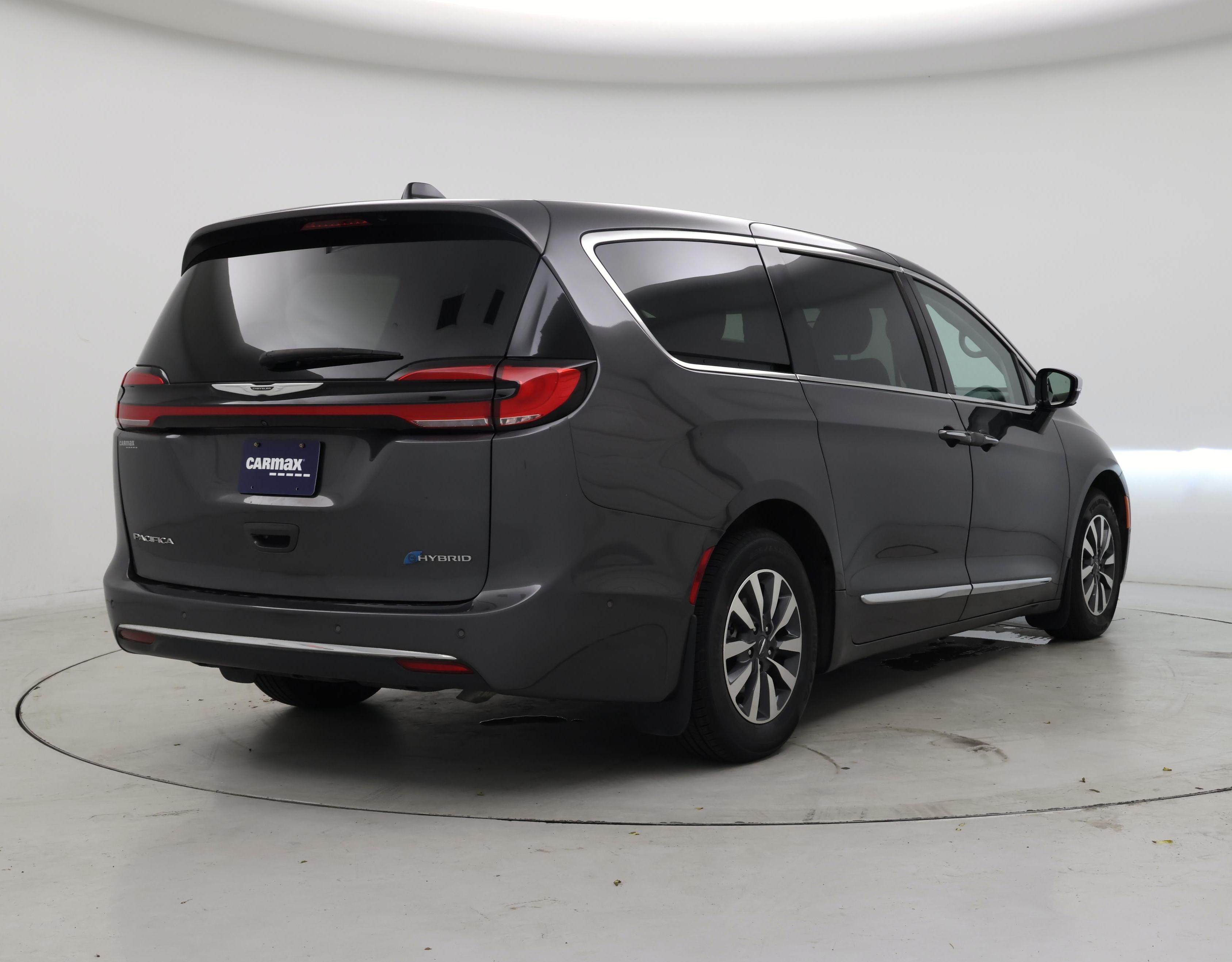 Thumbnail: 2023 Chrysler Pacifica - 8