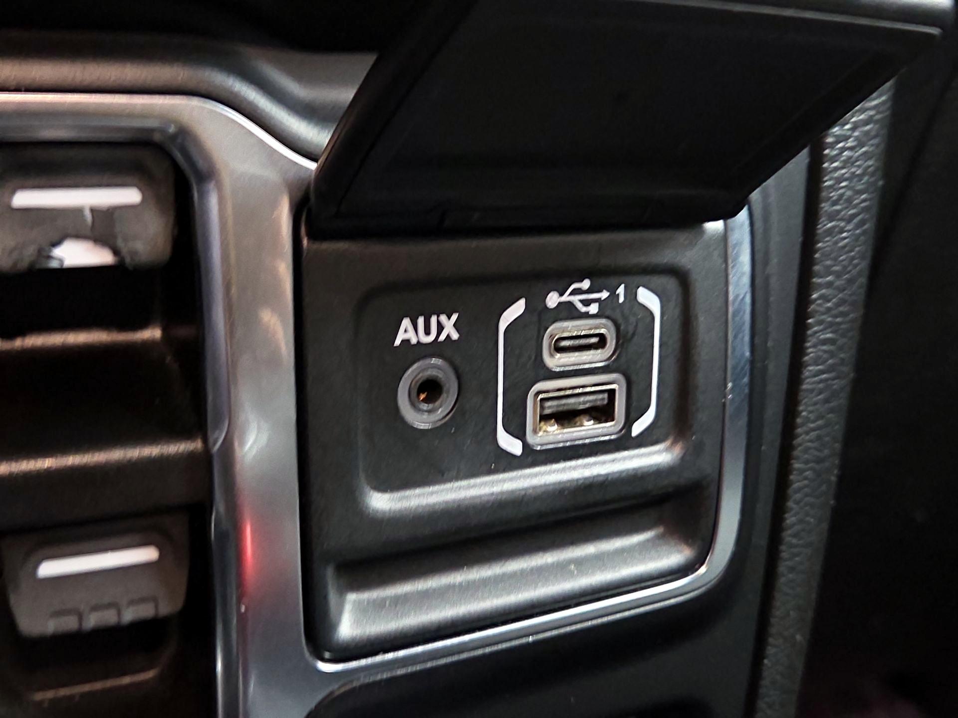 Thumbnail: 2022 Jeep Gladiator - 16