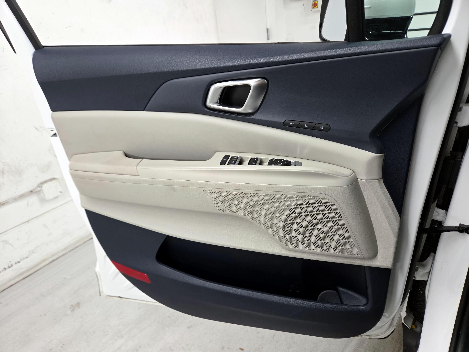 Thumbnail: 2025 Kia Carnival - 12