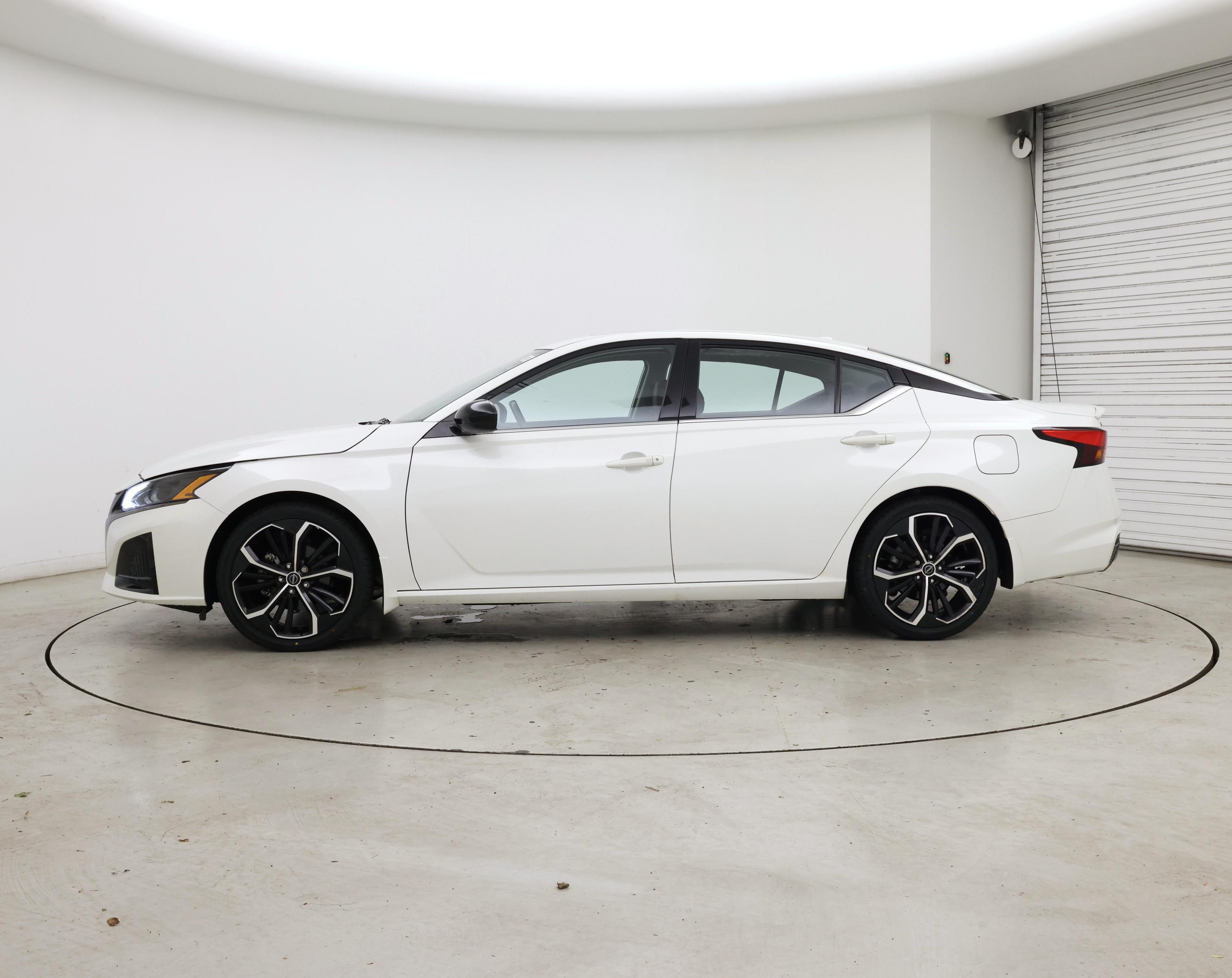 Thumbnail: 2023 Nissan Altima - 3