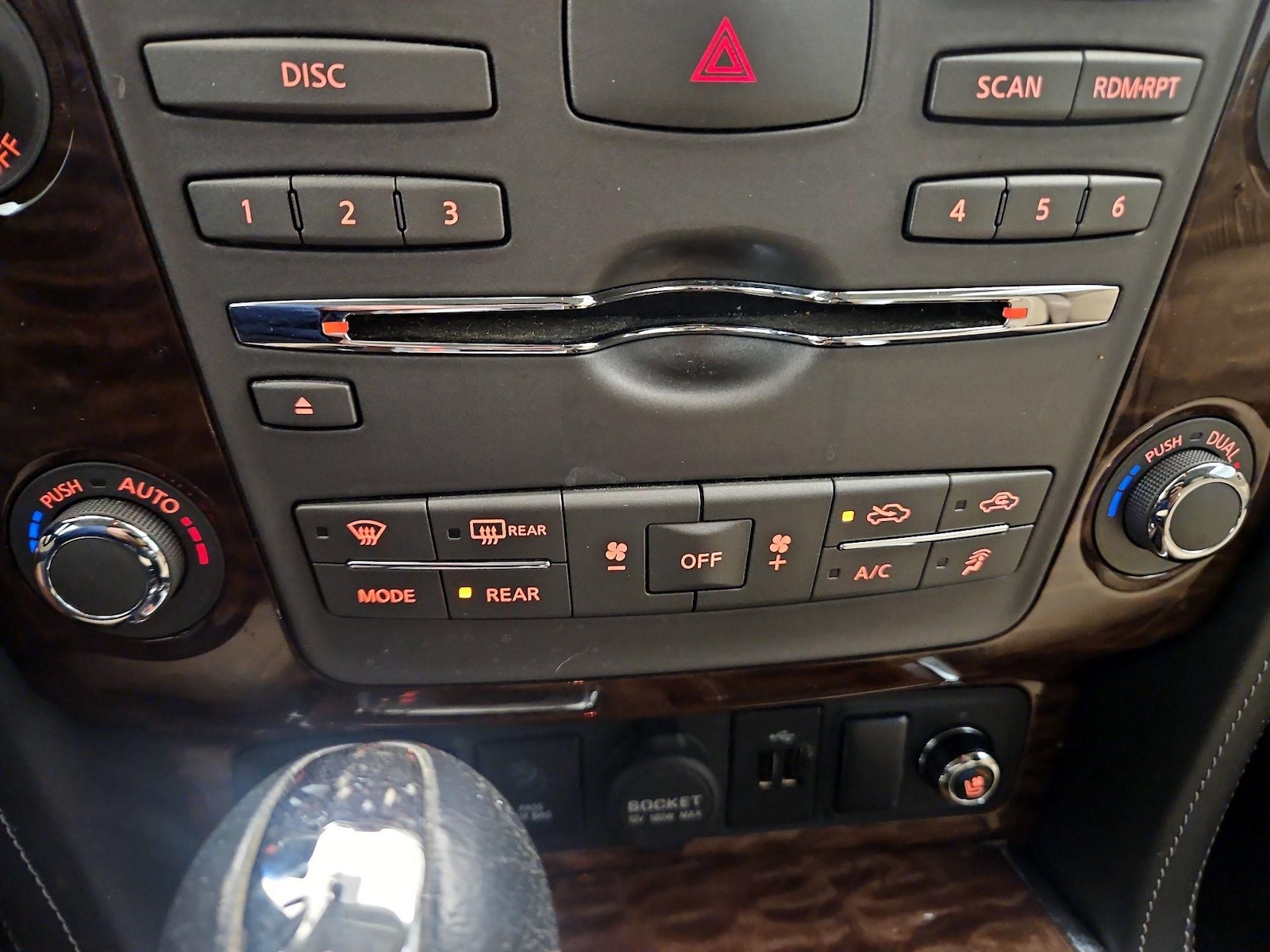 2020 Nissan Armada Platinum - Photo 18