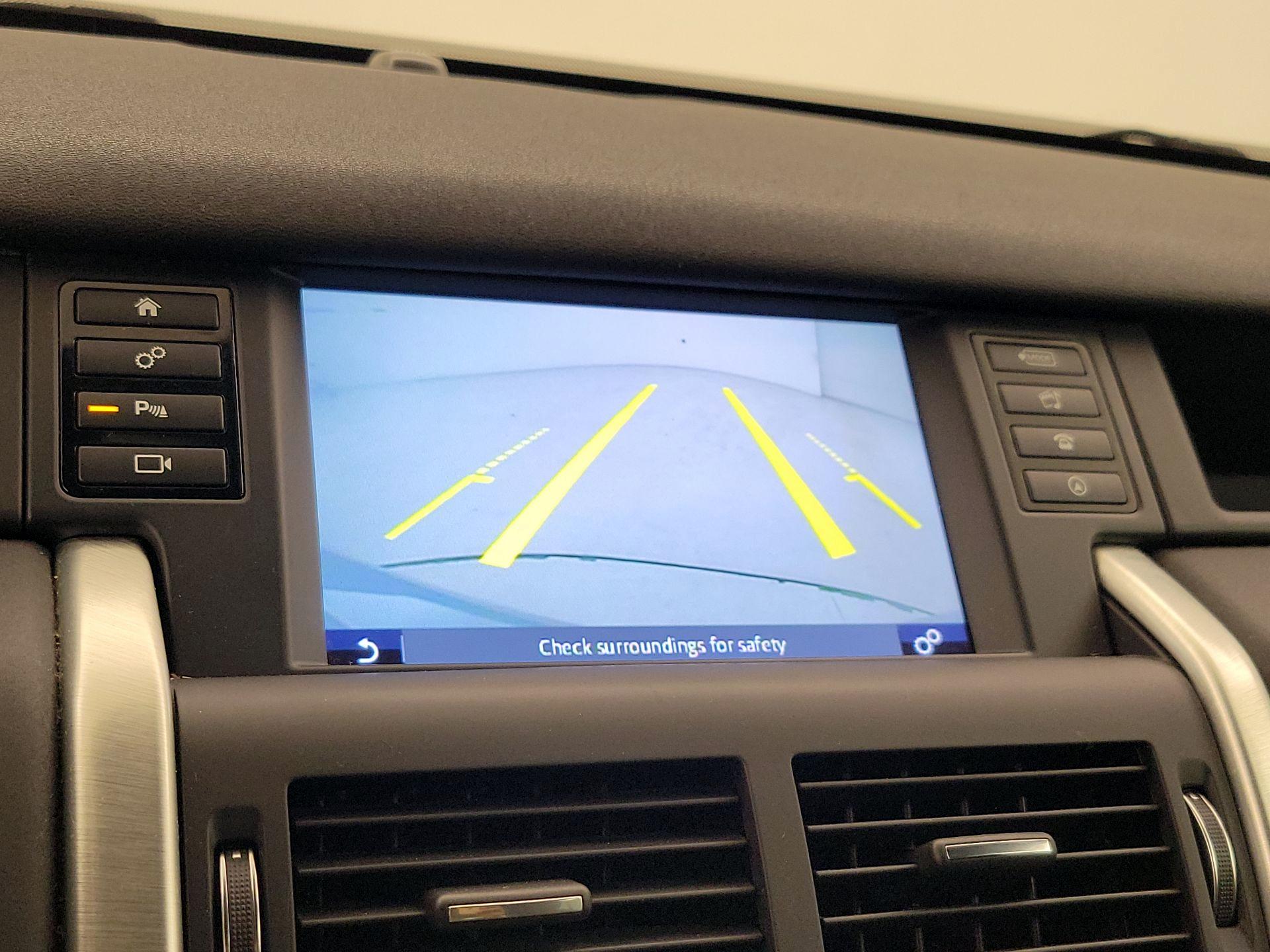 Thumbnail: 2017 Land Rover Discovery Sport - 14