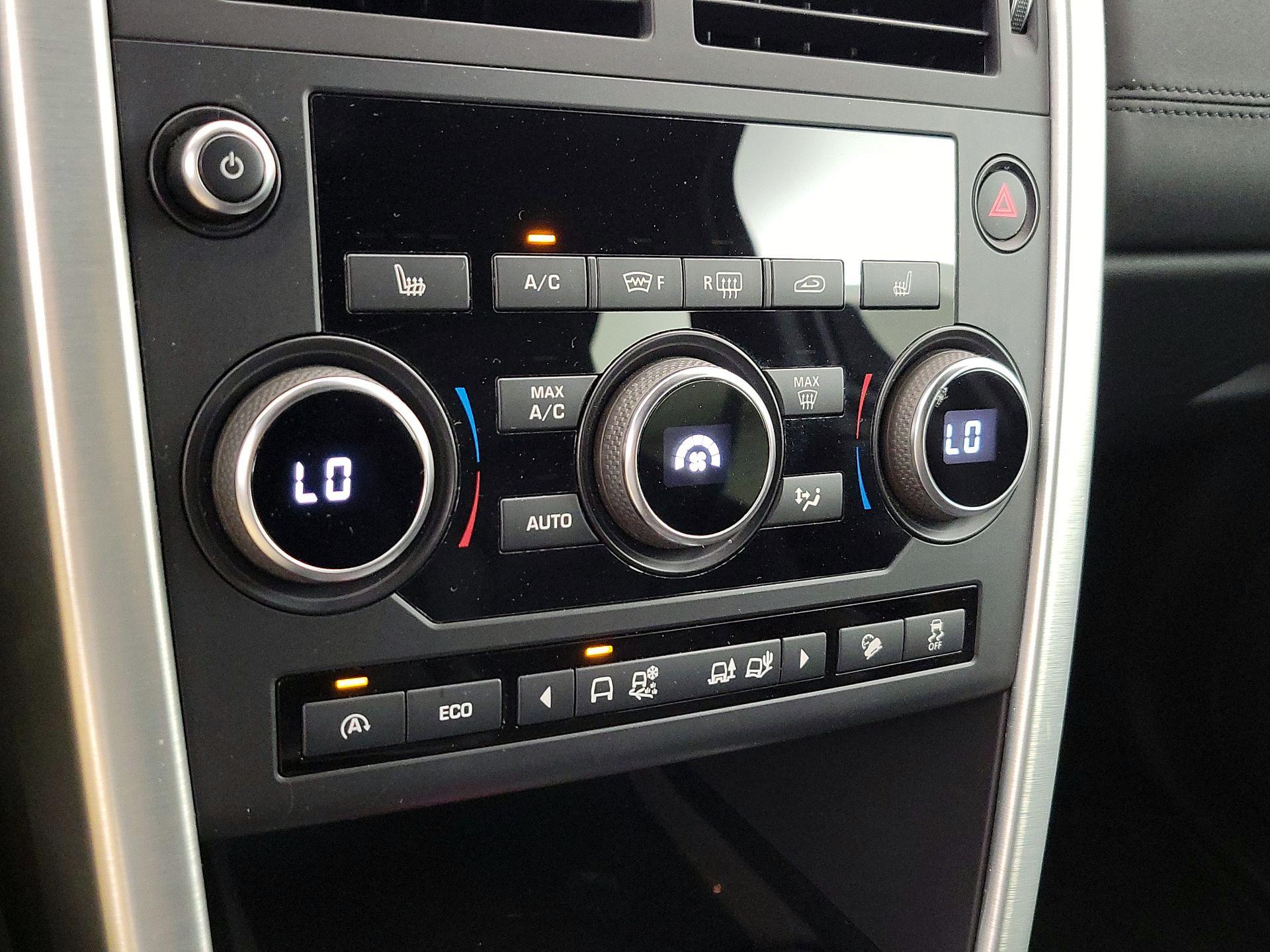 Thumbnail: 2017 Land Rover Discovery Sport - 16