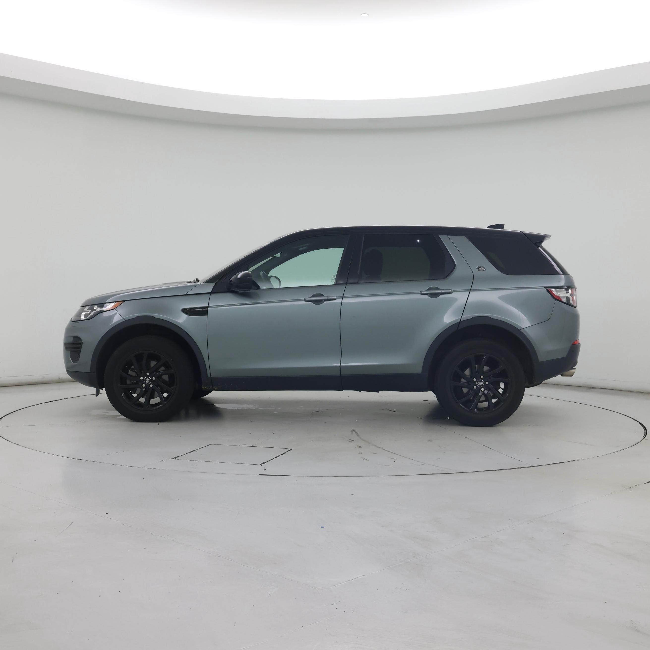Thumbnail: 2017 Land Rover Discovery Sport - 3