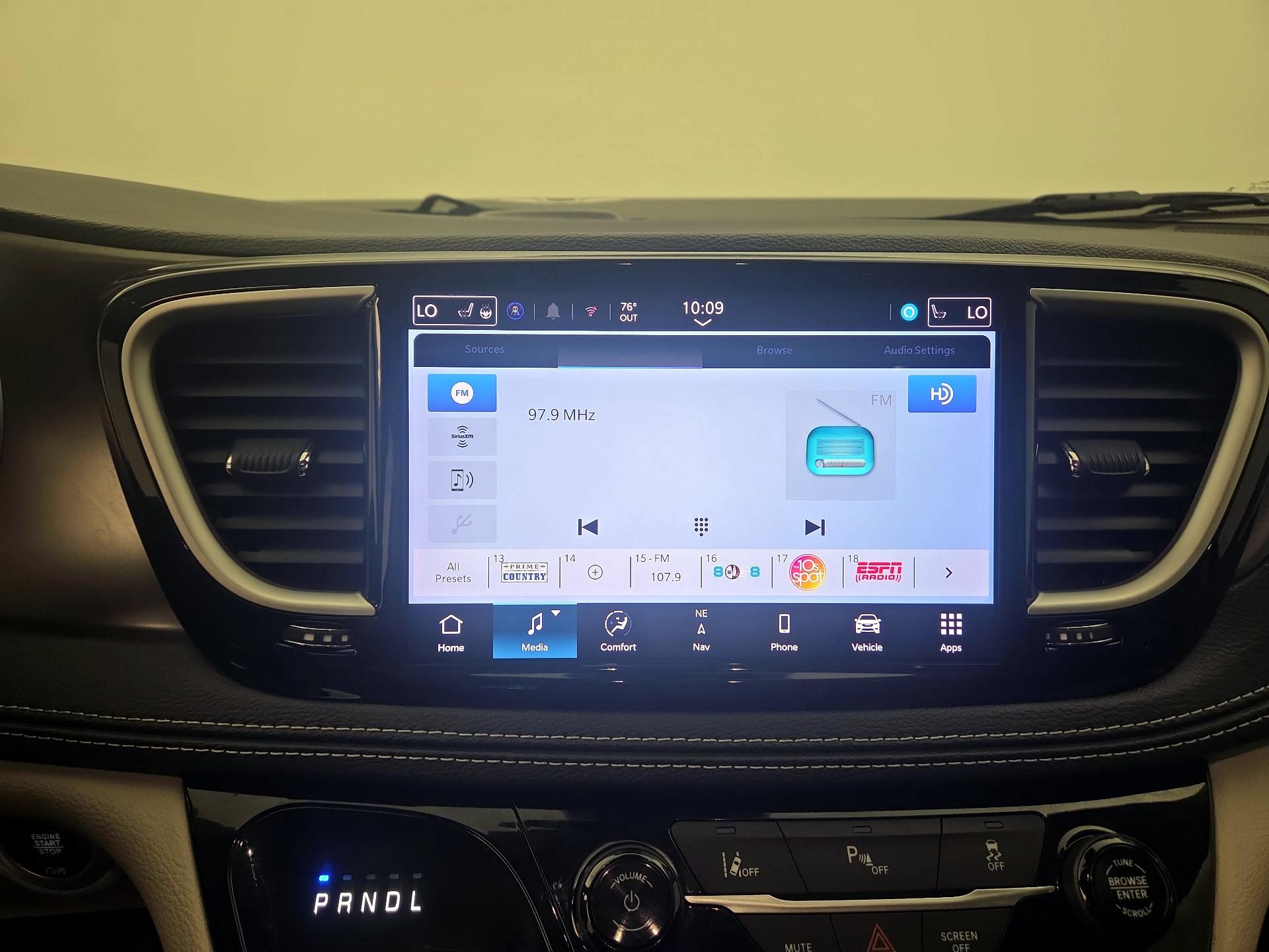 Thumbnail: 2024 Chrysler Pacifica - 16