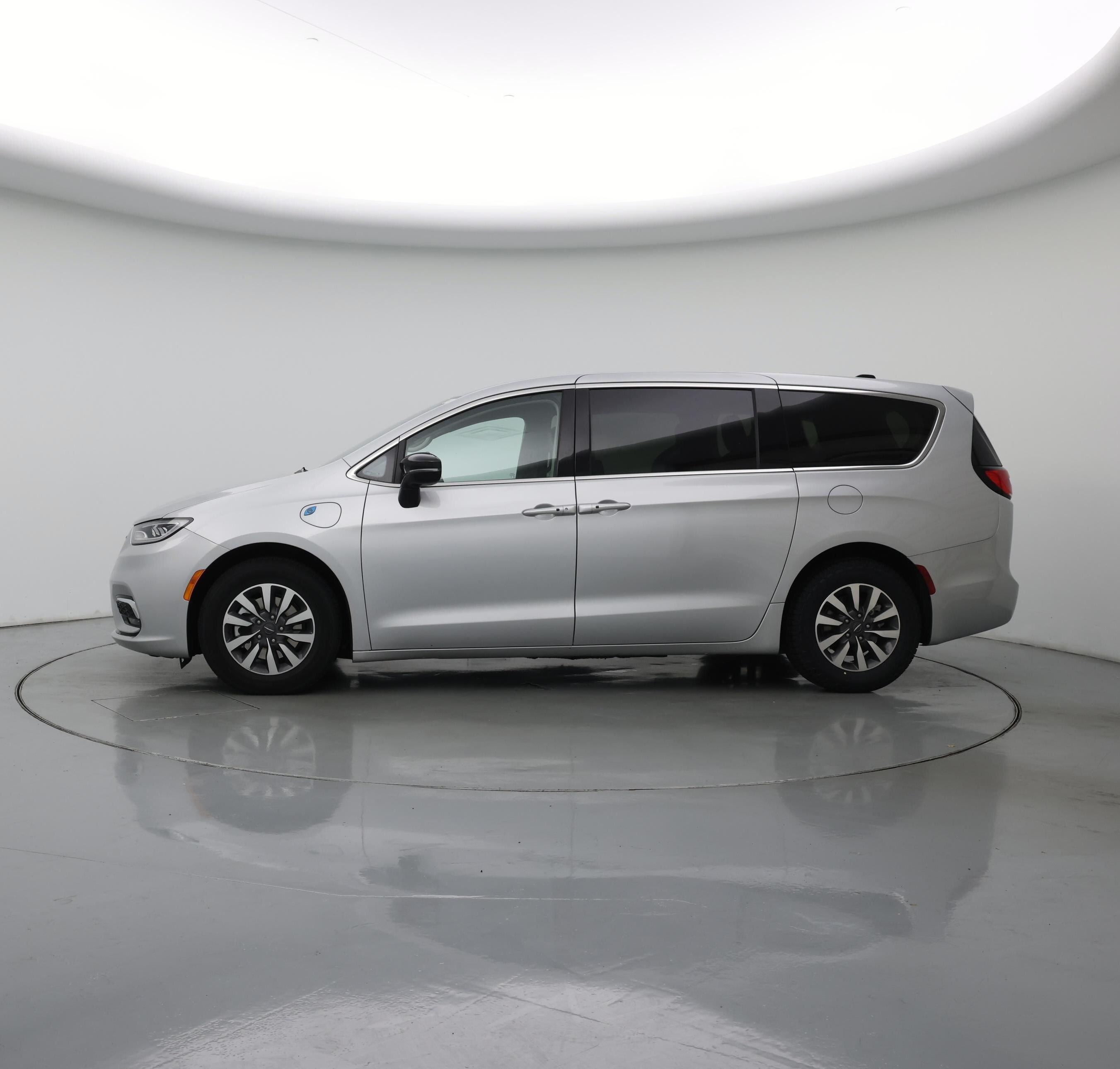 Thumbnail: 2024 Chrysler Pacifica - 3