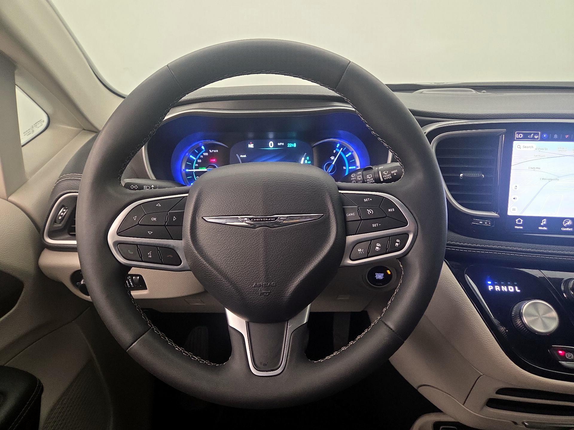 Thumbnail: 2024 Chrysler Pacifica - 10