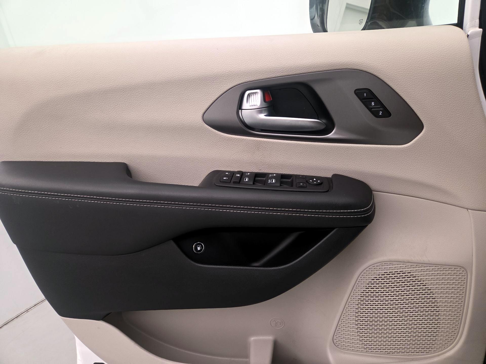 Thumbnail: 2024 Chrysler Pacifica - 12
