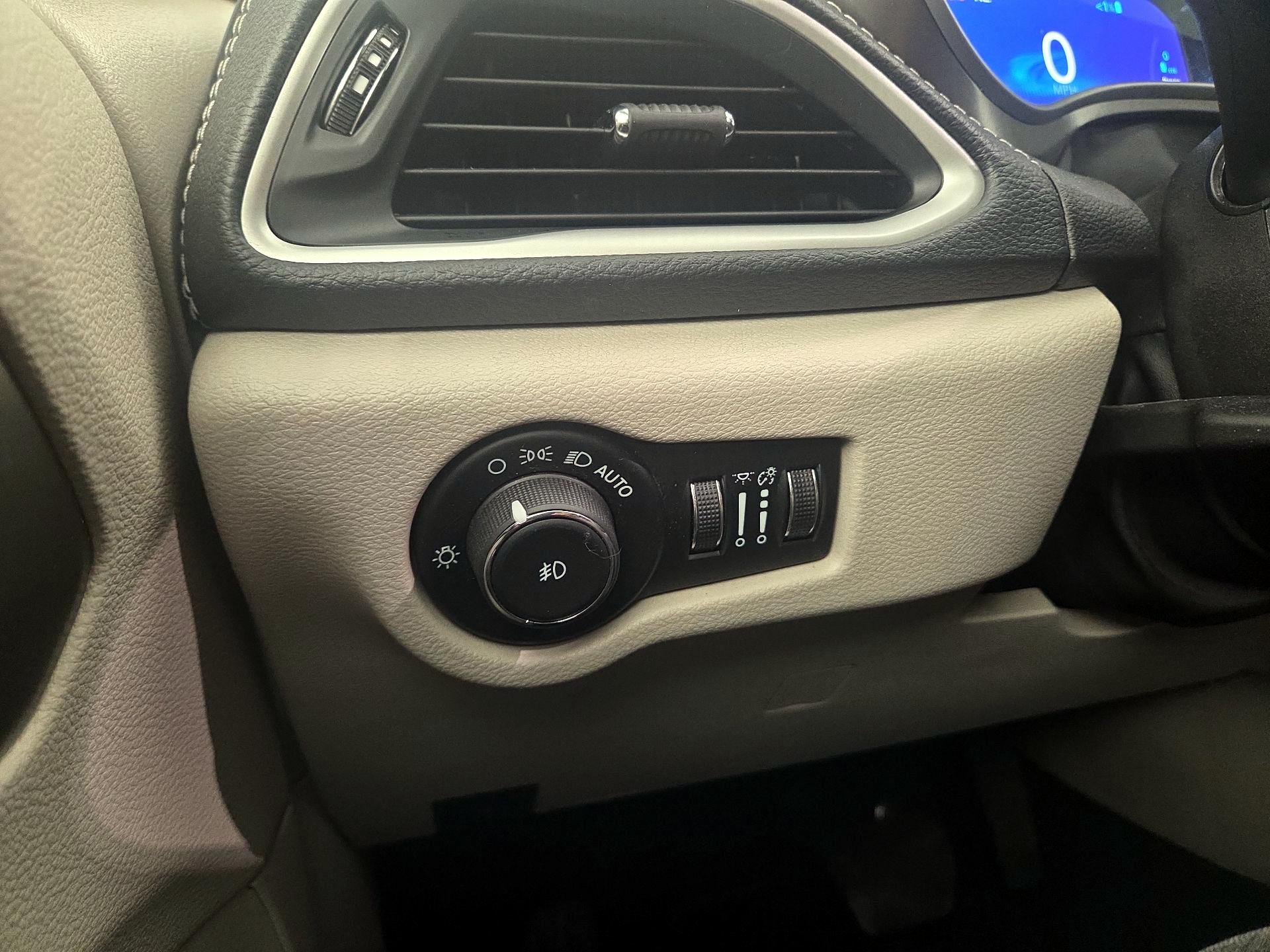 Thumbnail: 2024 Chrysler Pacifica - 13