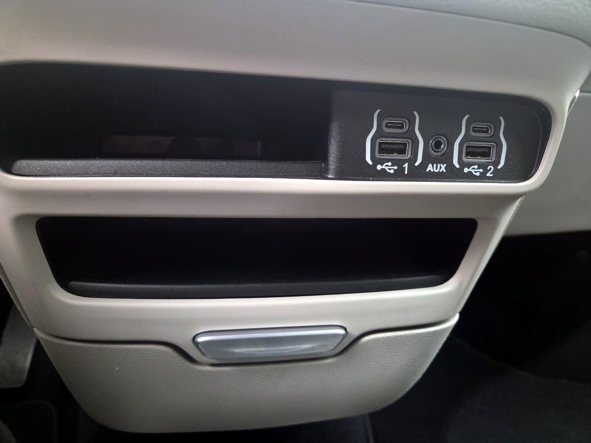 Thumbnail: 2024 Chrysler Pacifica - 19