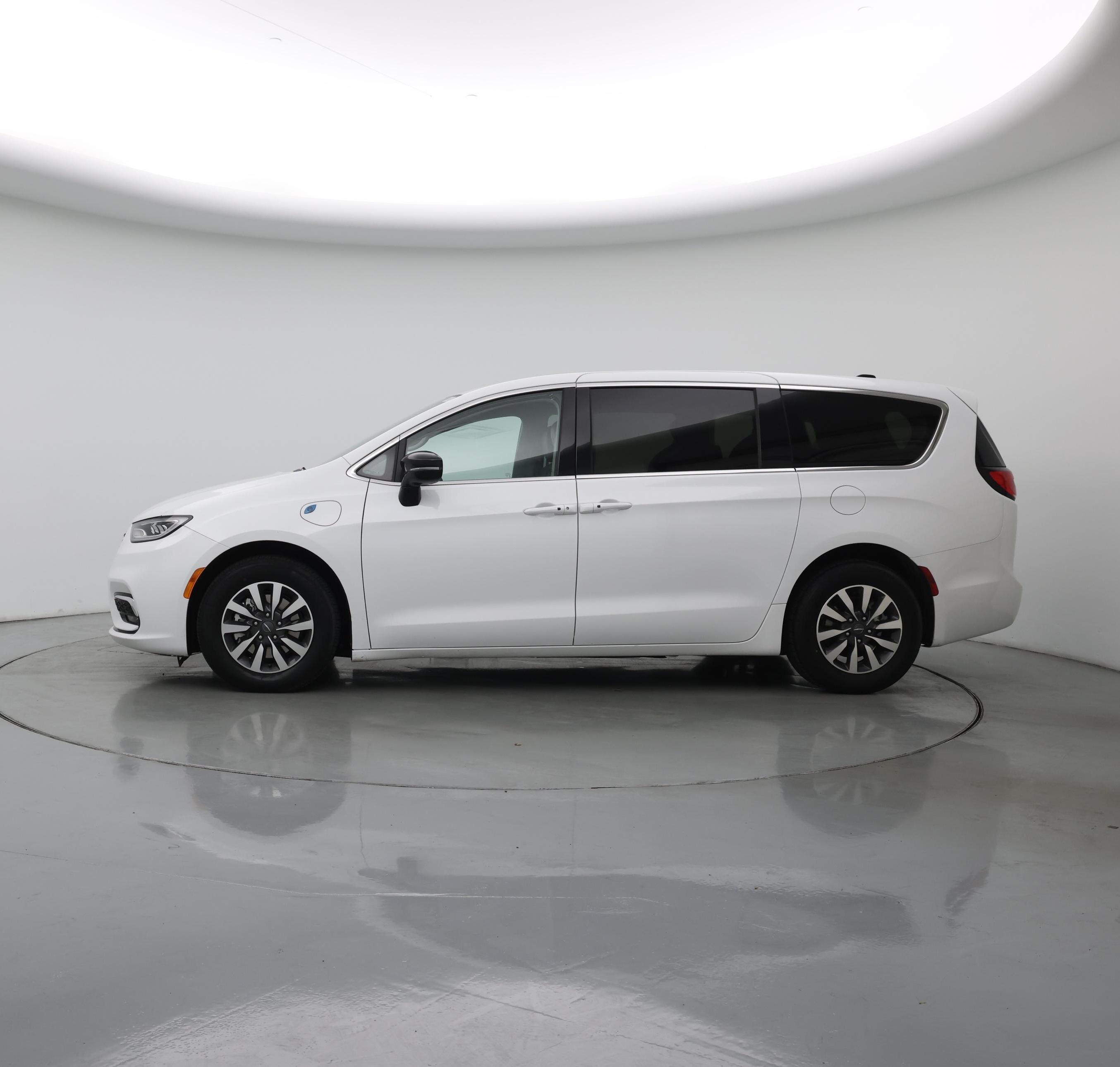 Thumbnail: 2024 Chrysler Pacifica - 3