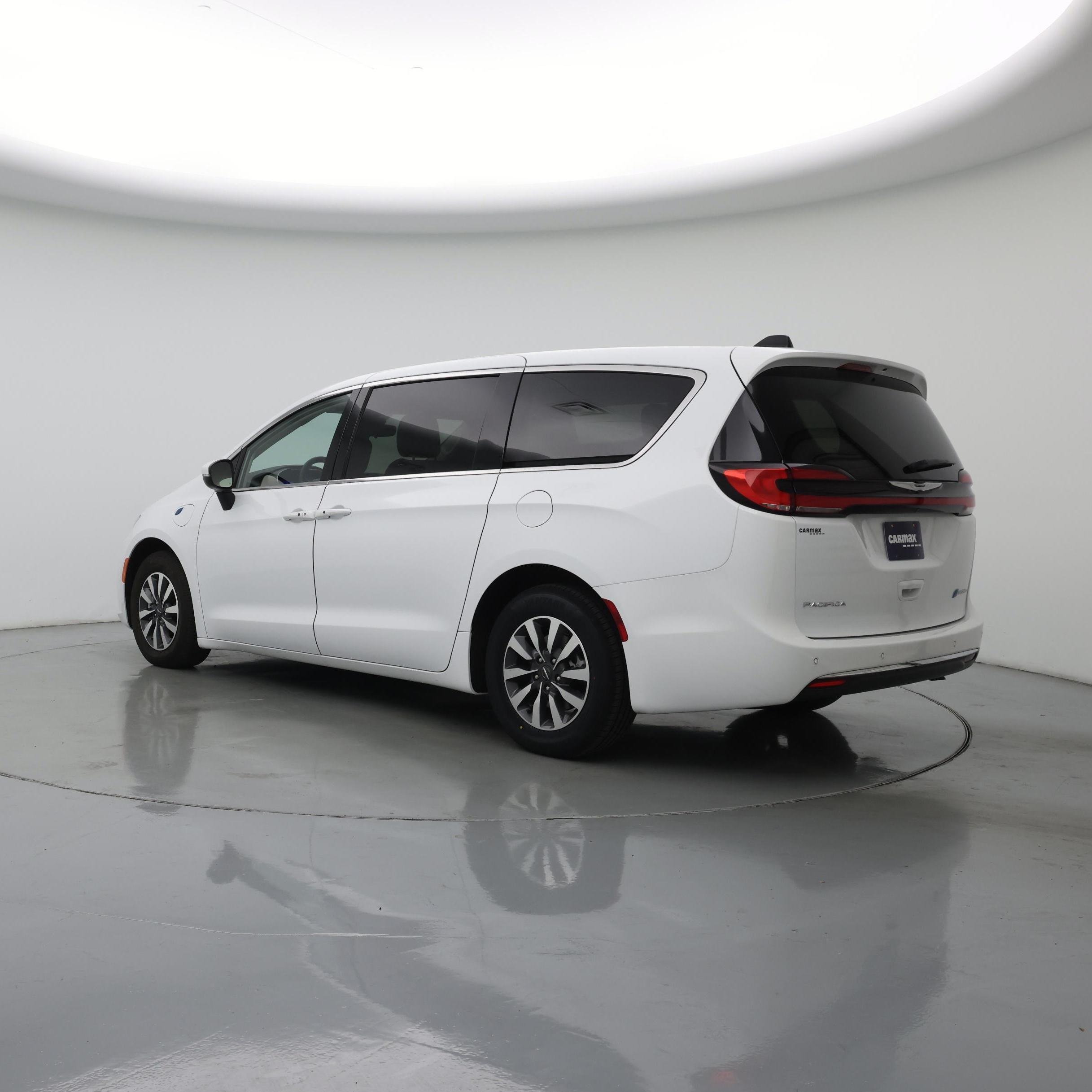 Thumbnail: 2023 Chrysler Pacifica - 2