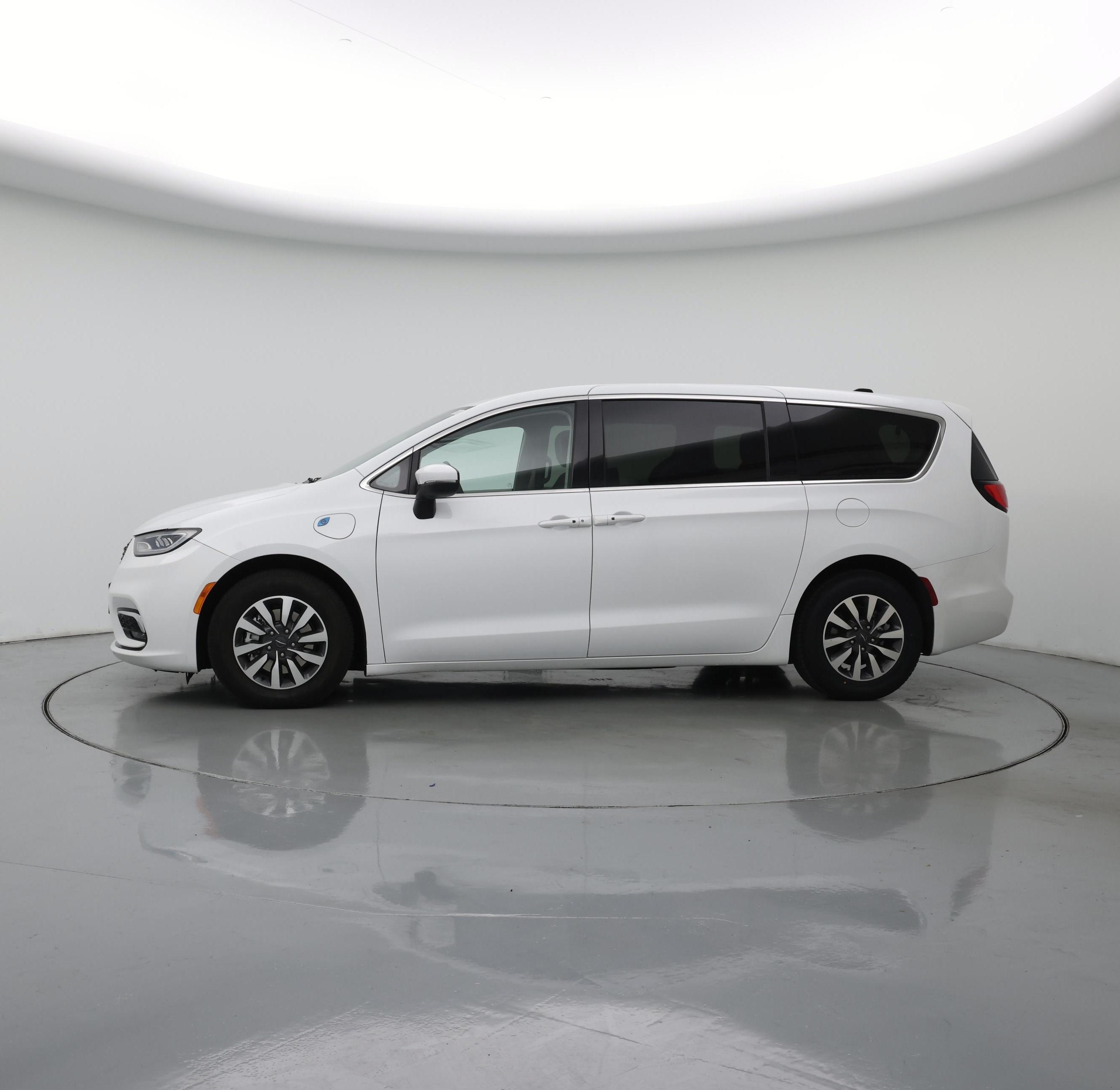 Thumbnail: 2023 Chrysler Pacifica - 3