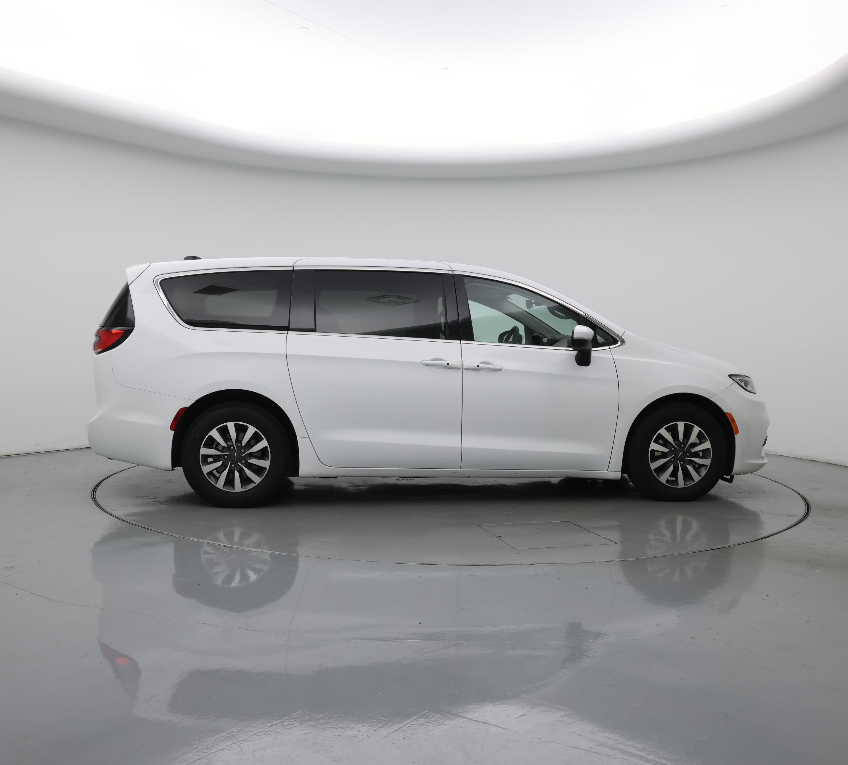 Thumbnail: 2023 Chrysler Pacifica - 7