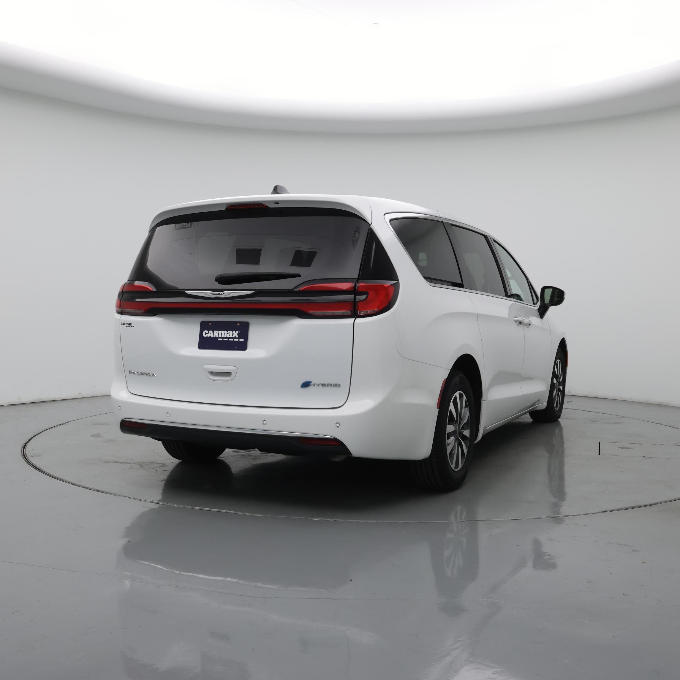 Thumbnail: 2023 Chrysler Pacifica - 8