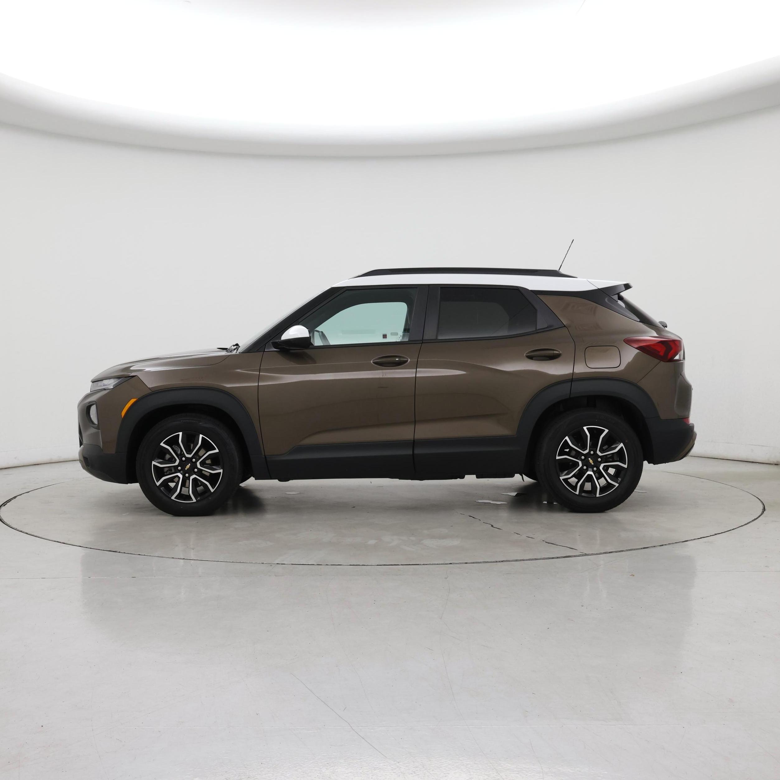 Thumbnail: 2021 Chevrolet TrailBlazer - 3