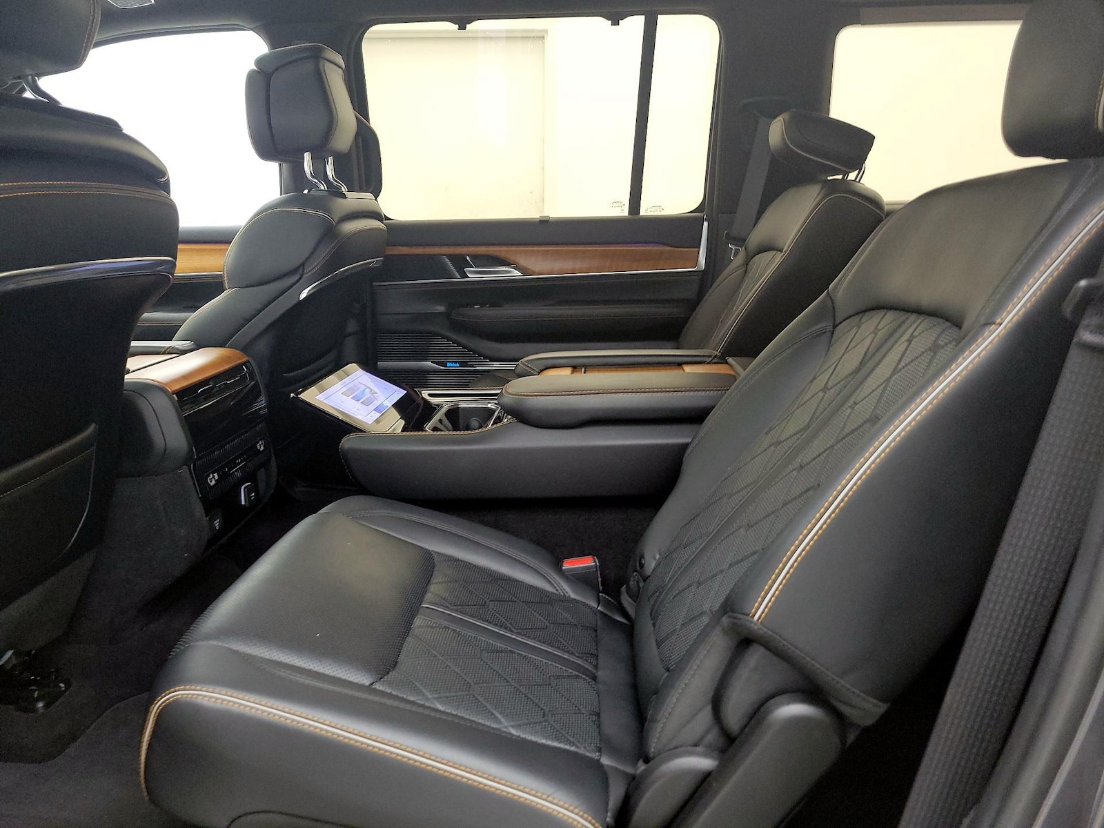 2022 Jeep Grand Wagoneer Series III - Photo 22