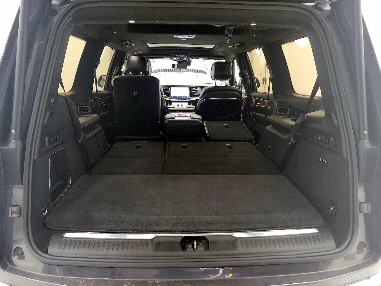 2022 Jeep Grand Wagoneer Series III - Photo 25