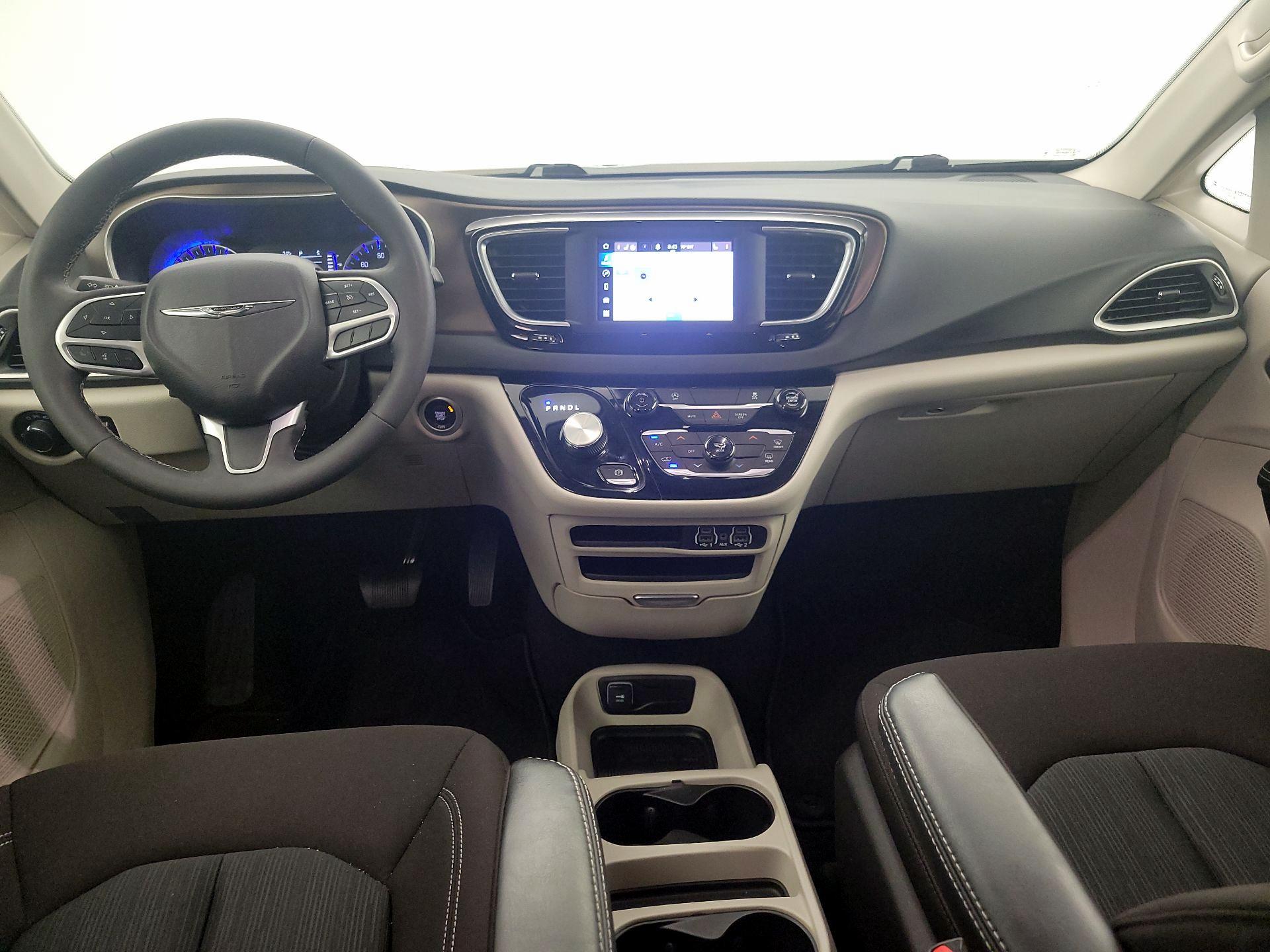 Thumbnail: 2023 Chrysler Voyager - 9