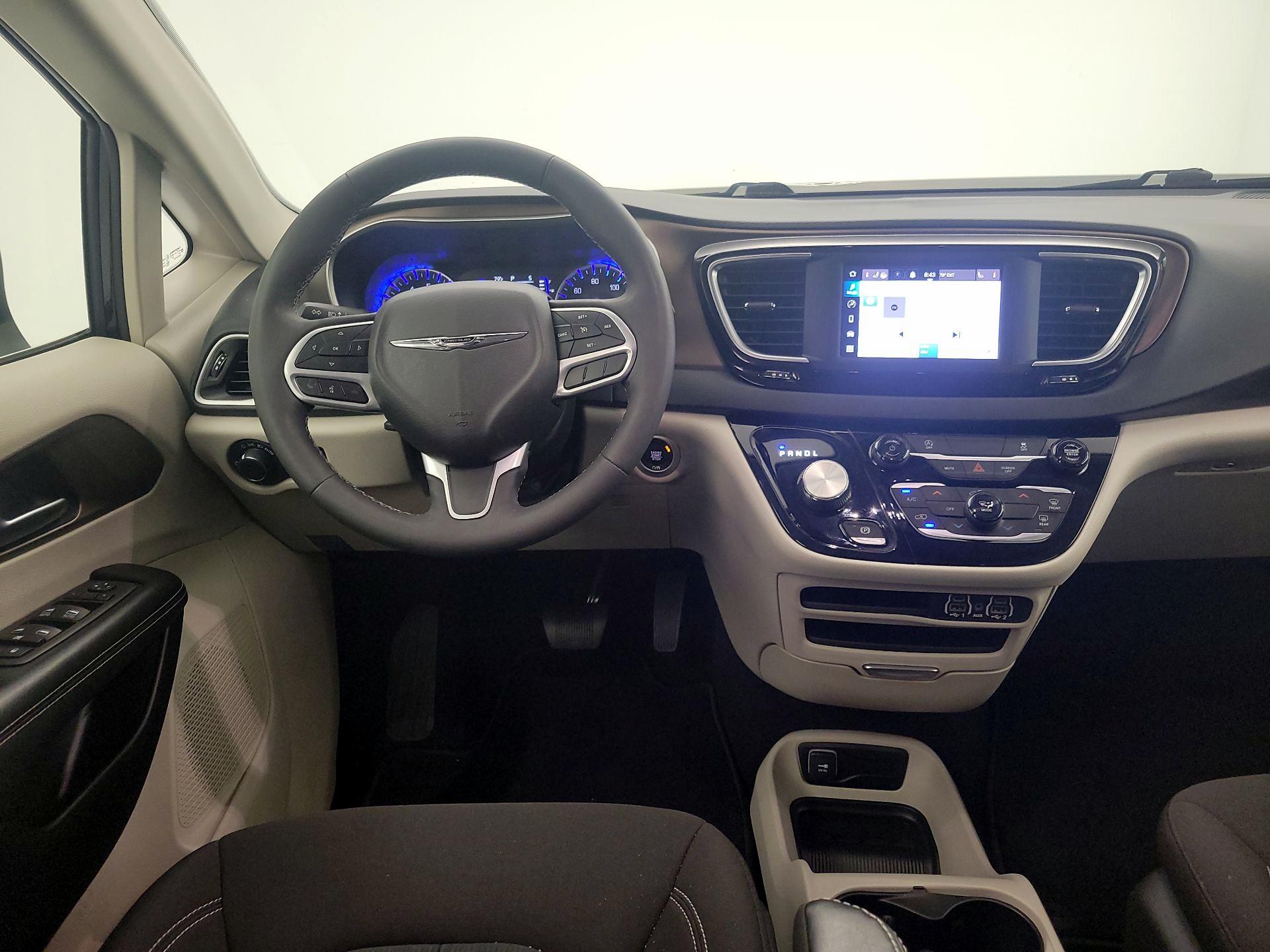 Thumbnail: 2023 Chrysler Voyager - 10