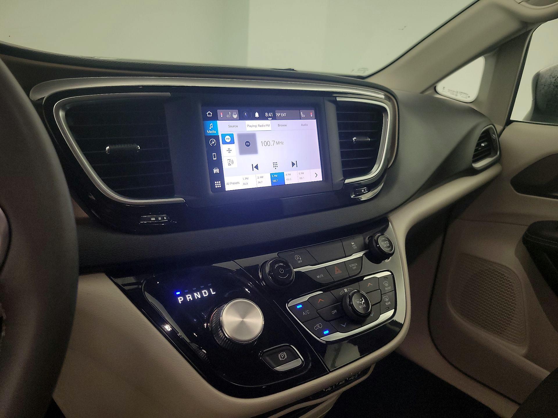 Thumbnail: 2023 Chrysler Voyager - 15