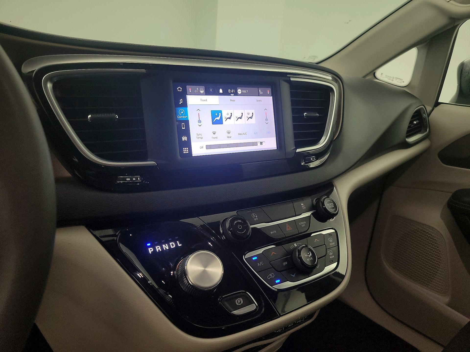 Thumbnail: 2023 Chrysler Voyager - 16