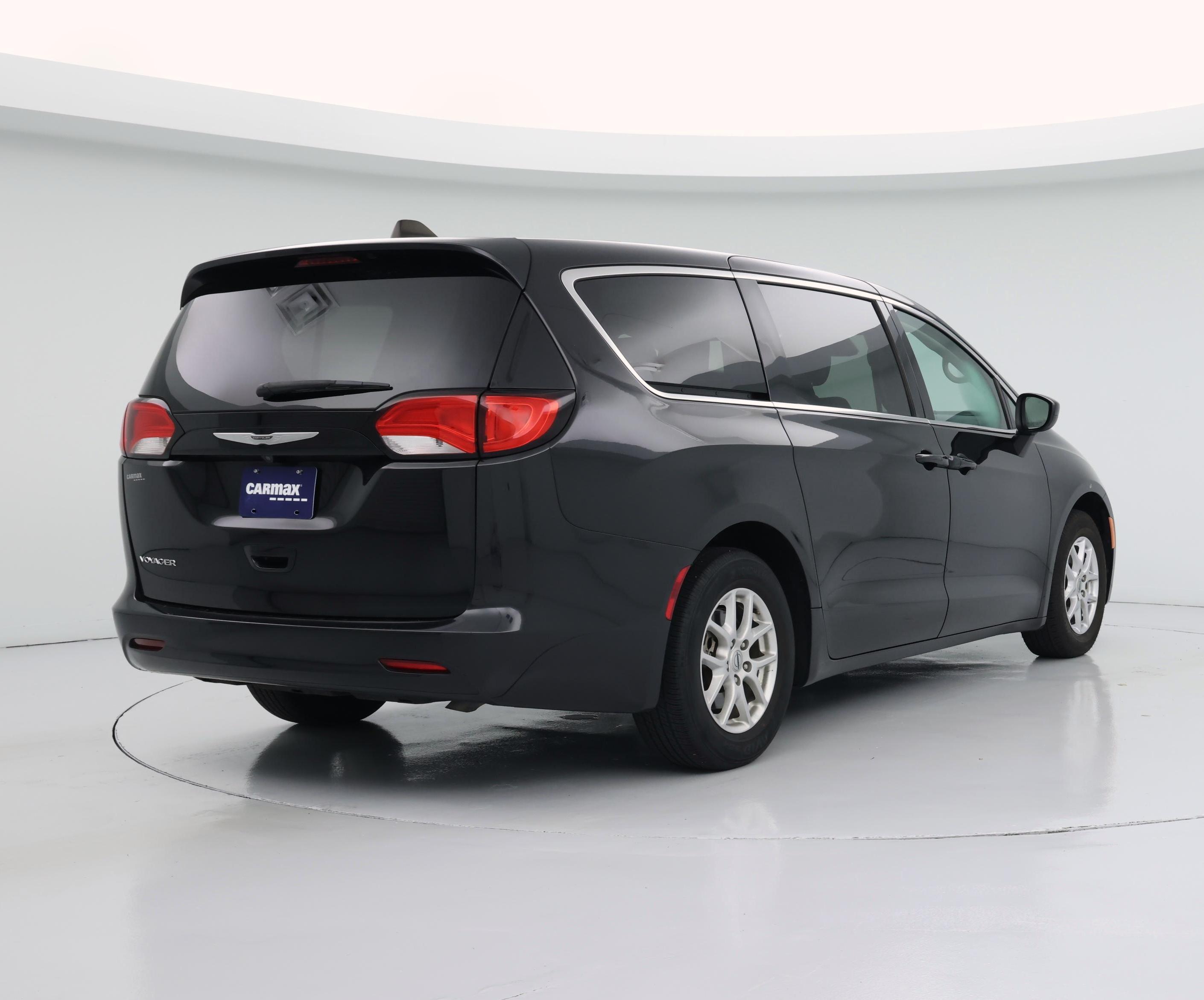 Thumbnail: 2023 Chrysler Voyager - 8